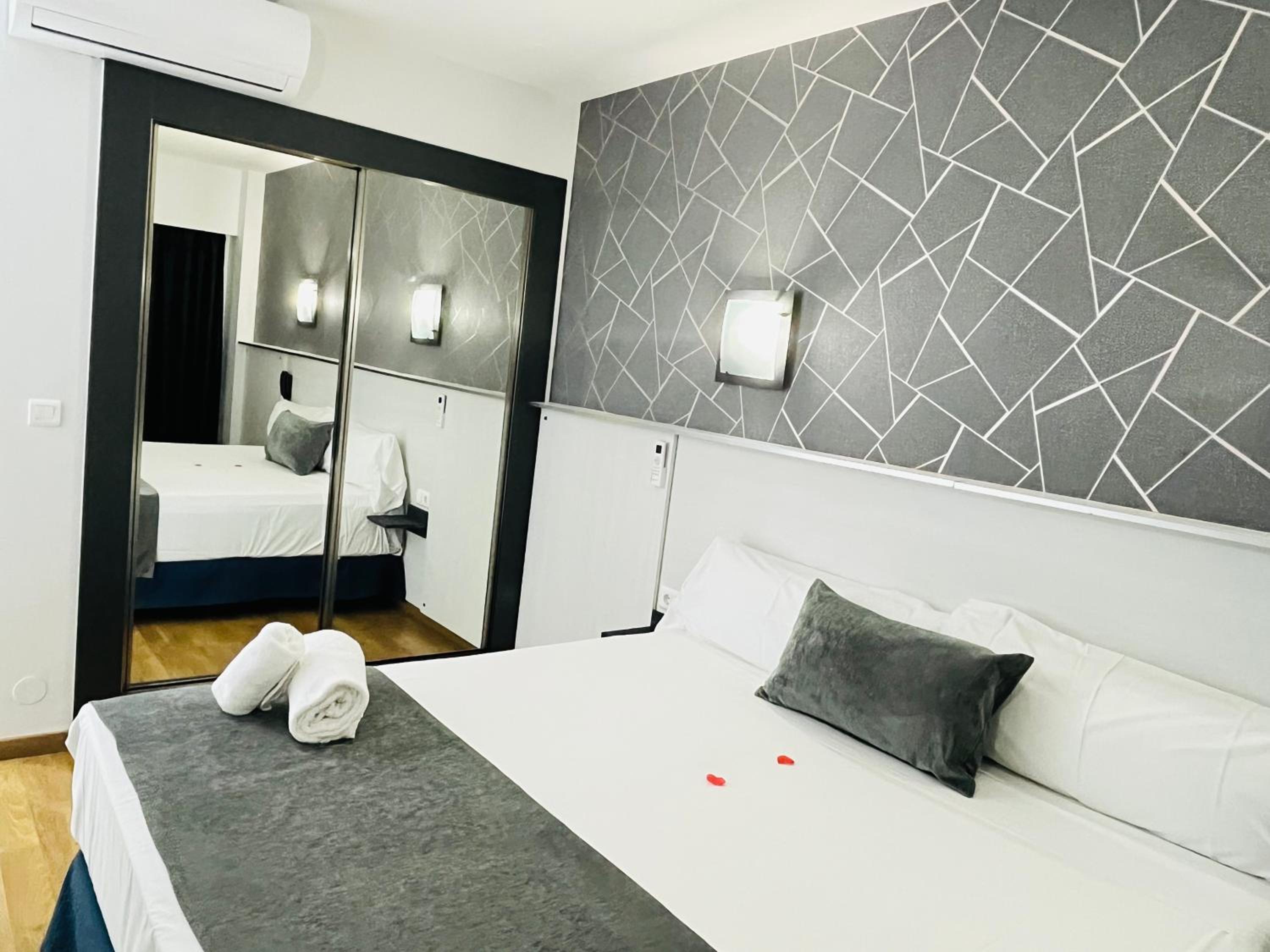 Double or Twin Room - Photo 1