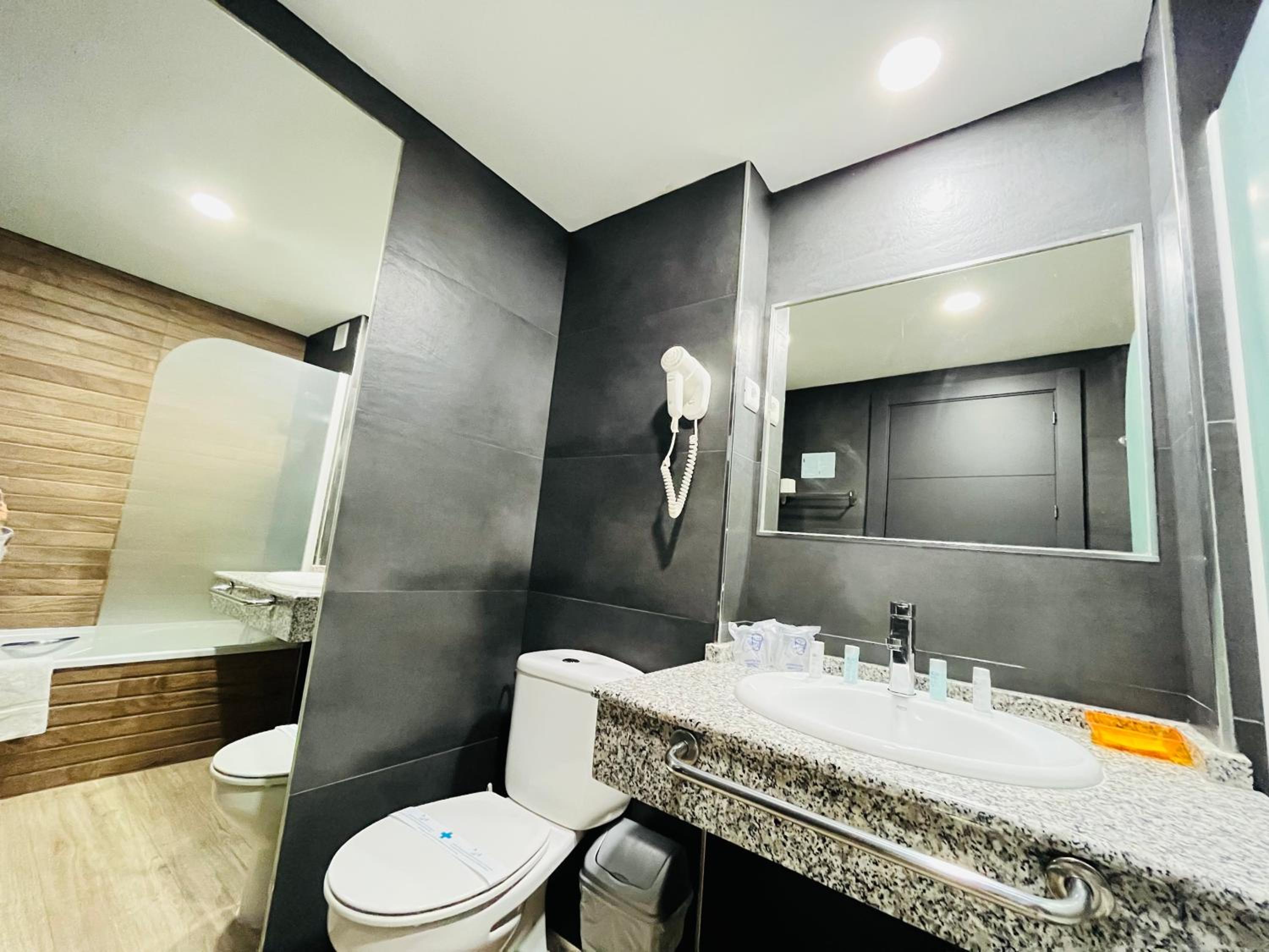 Double or Twin Room - Photo 3