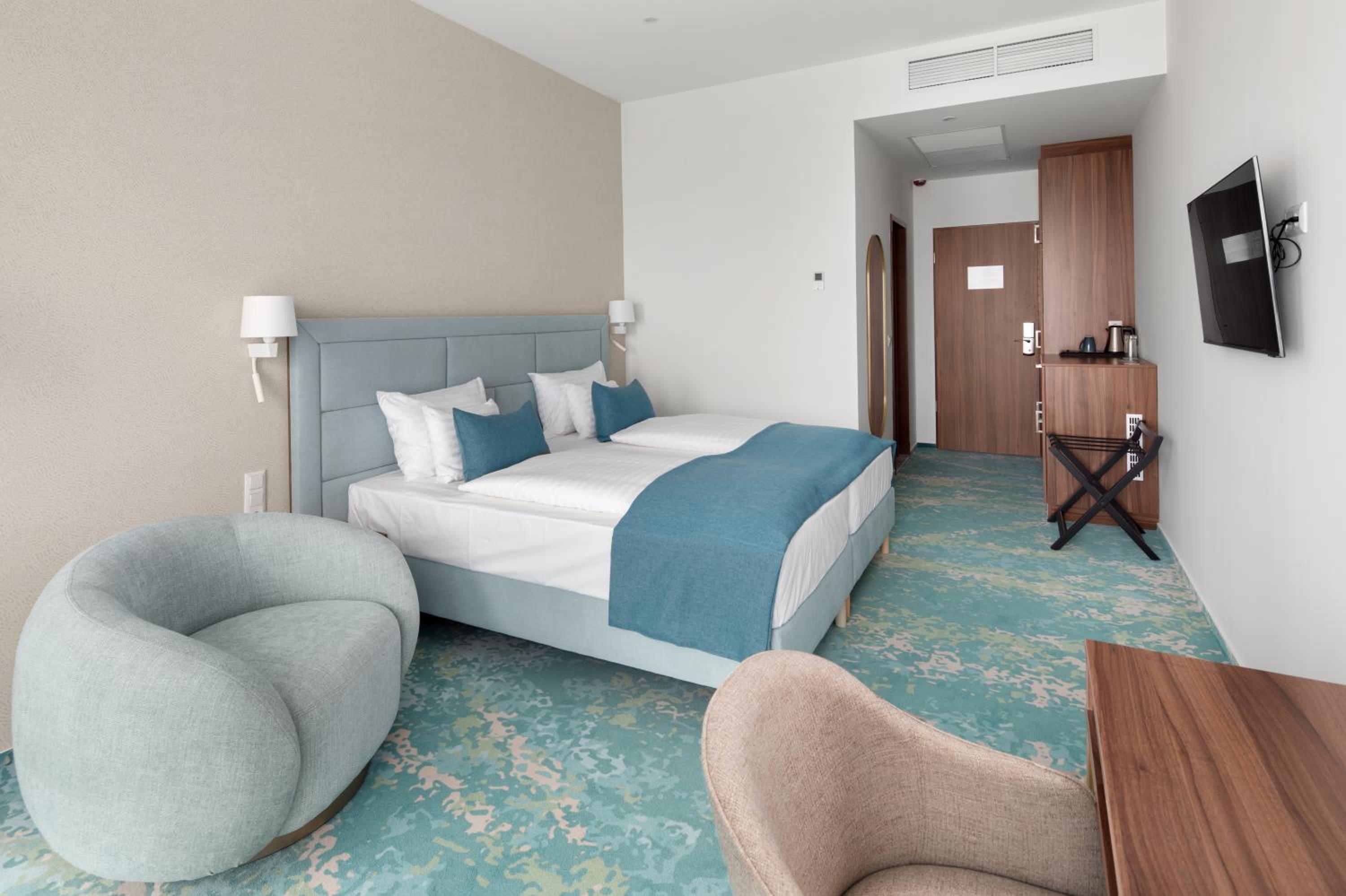 Standard Double or Twin Room with Balcony - Photo 4