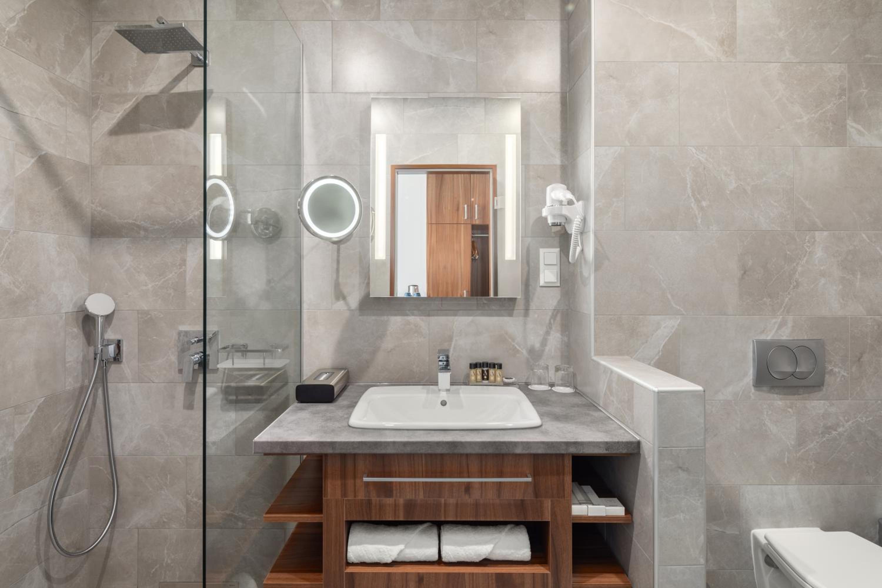 Standard Double or Twin Room with Balcony - Photo 3