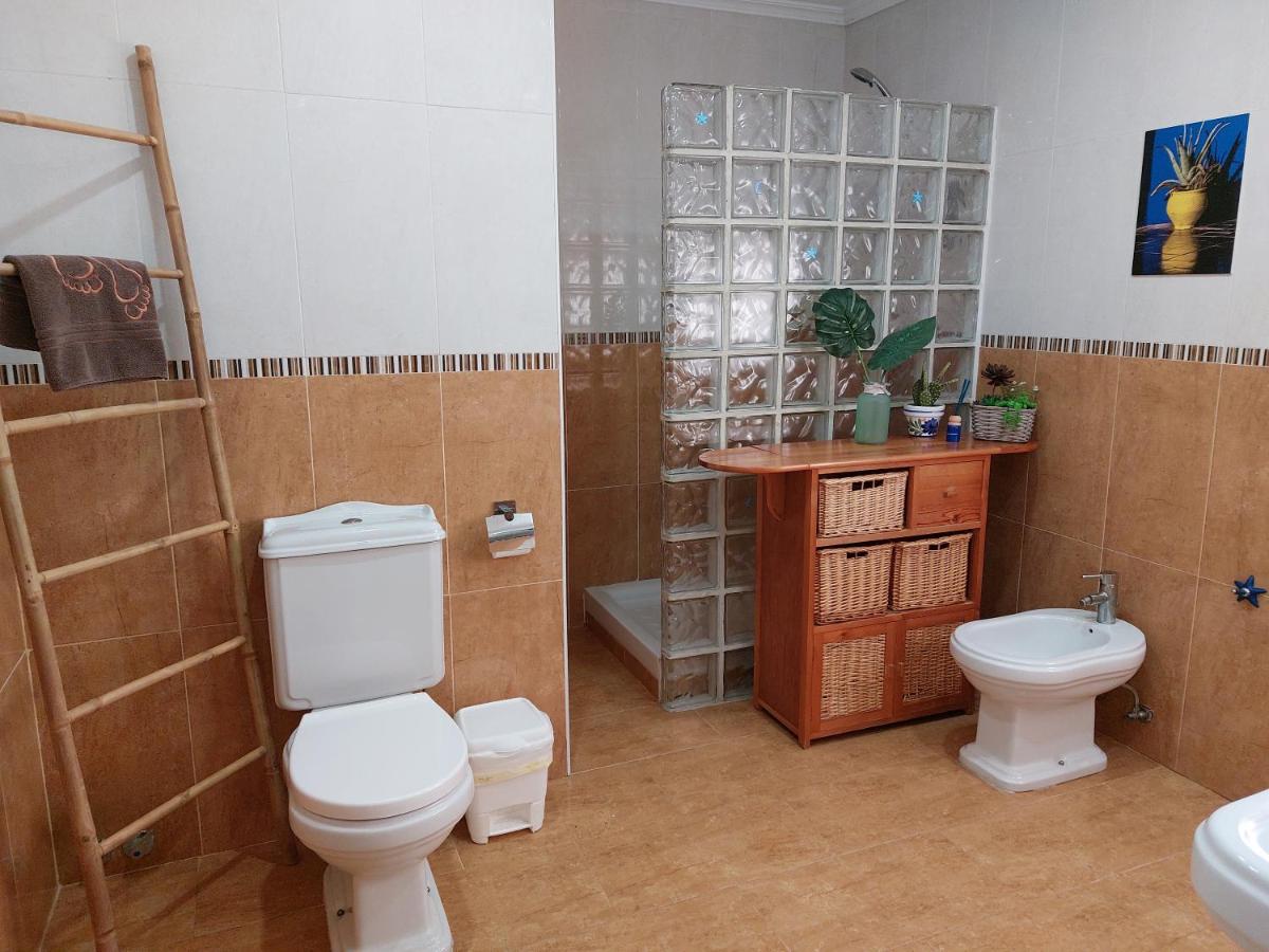 Twin Room with Shared Bathroom photo 3