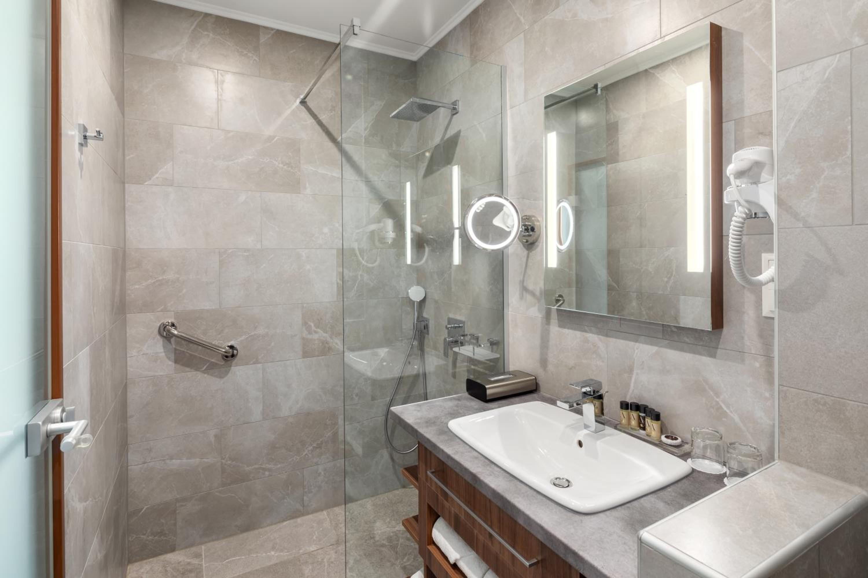 Standard Double or Twin Room with Balcony - Photo 2