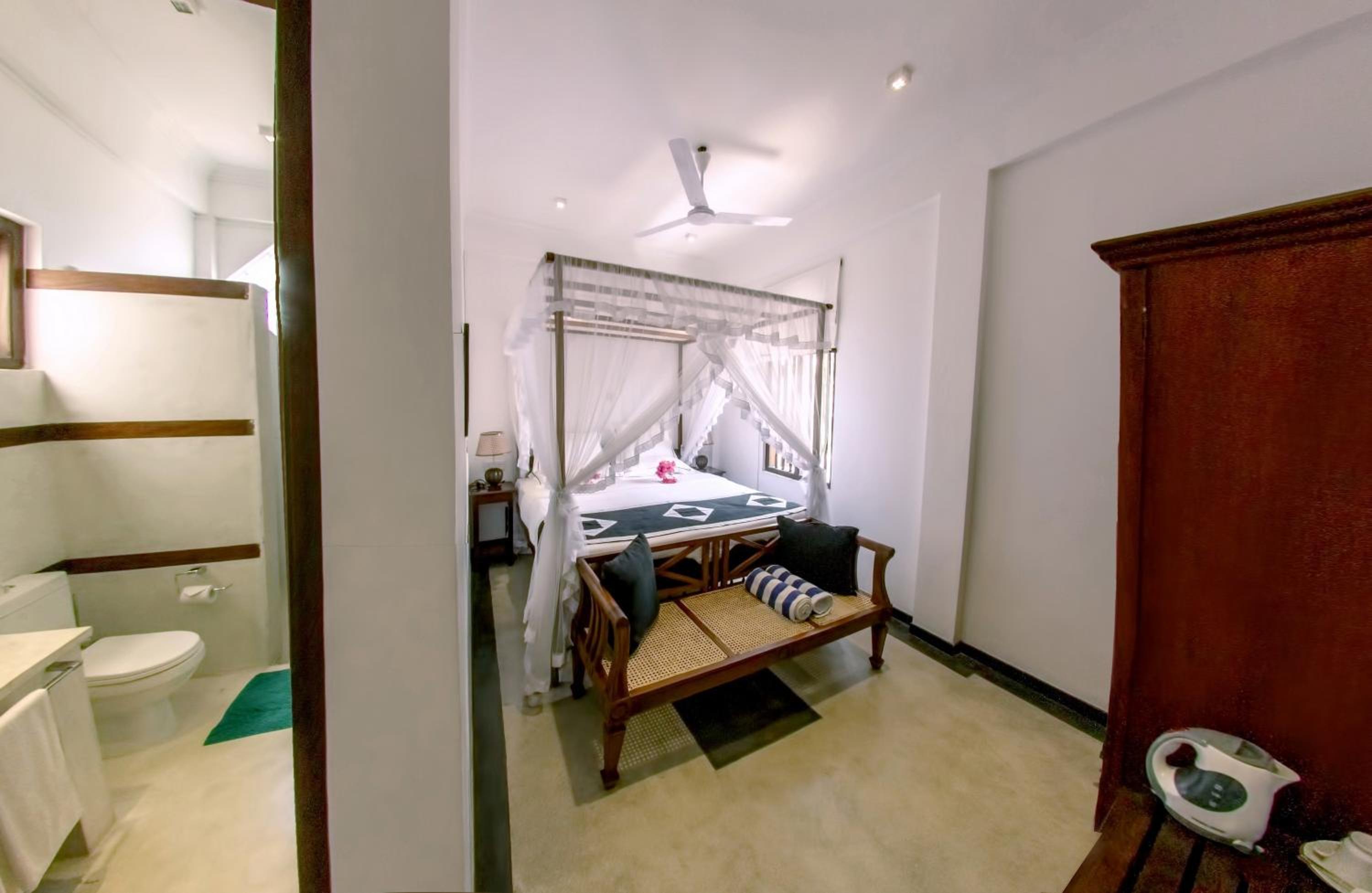 Spend the Day Package - (9 AM - 5 PM) - Pool use, Lunch & Evening Tea or Coffee