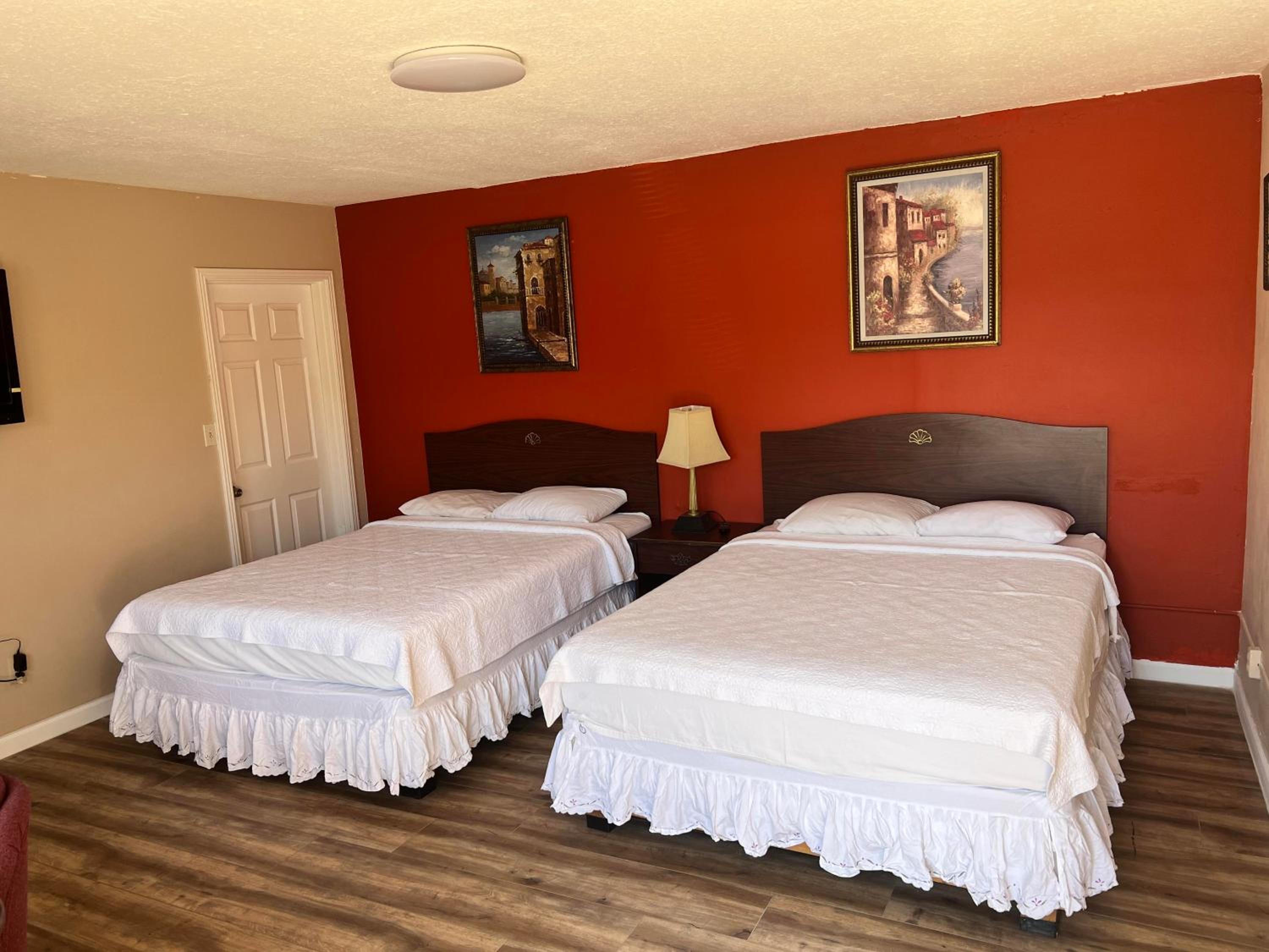 Standard Queen Room with Two Queen Beds photo 1