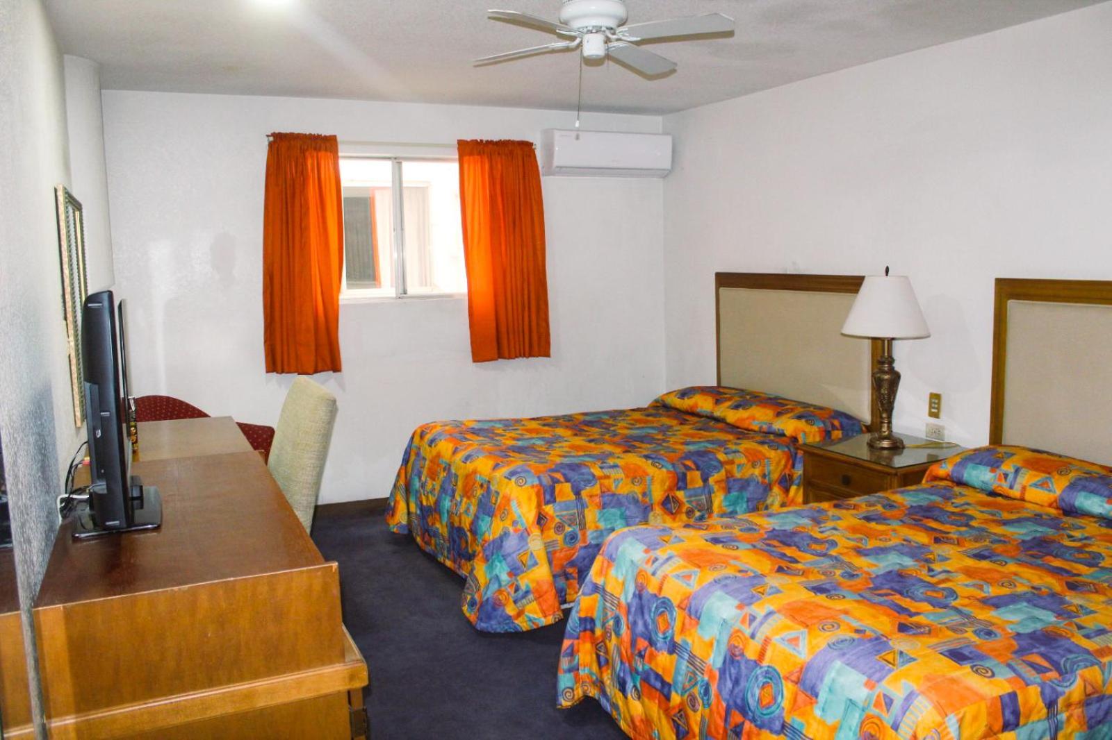Double Room with Private Bathroom - Photo 3