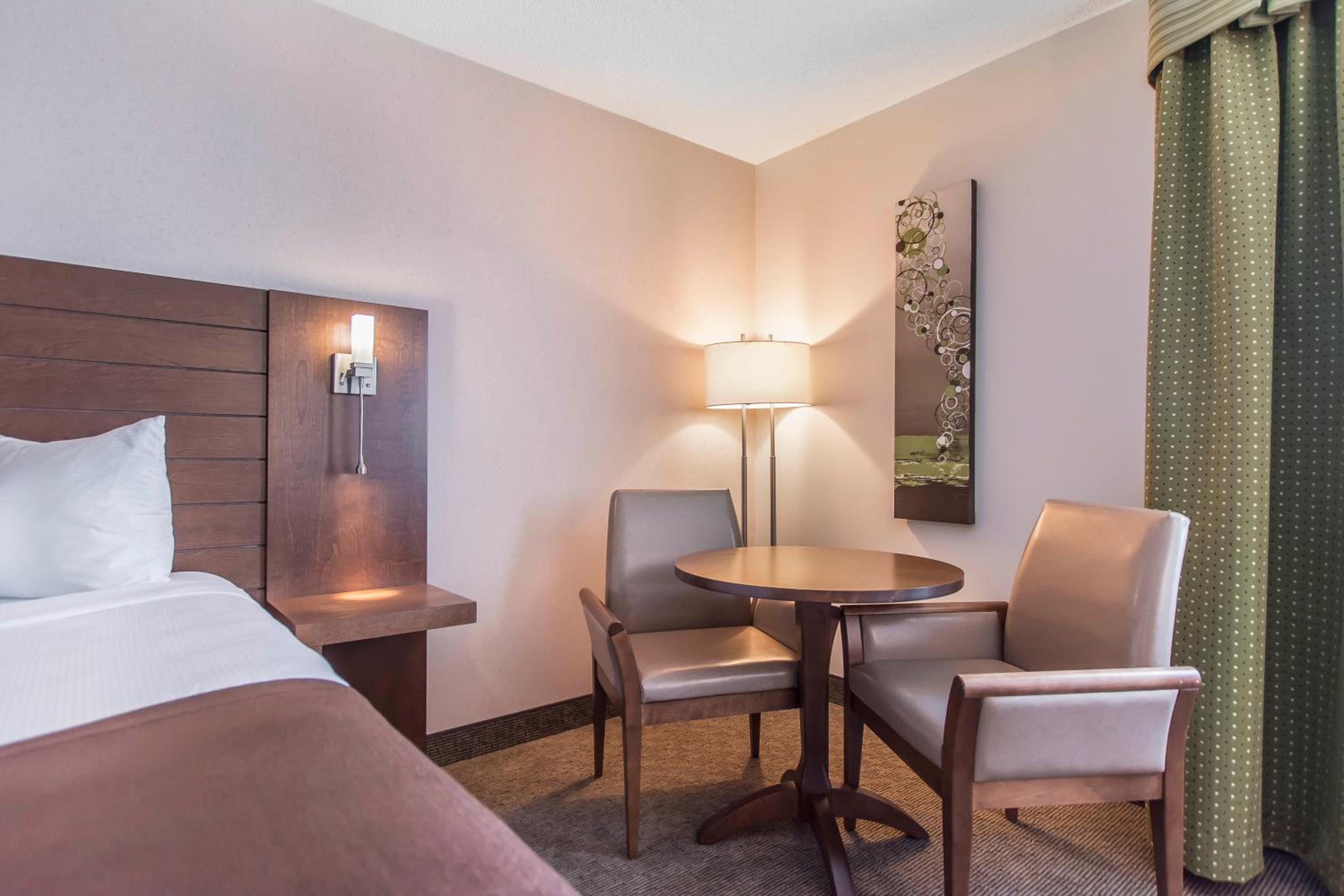 King Room - Non-Smoking photo 3