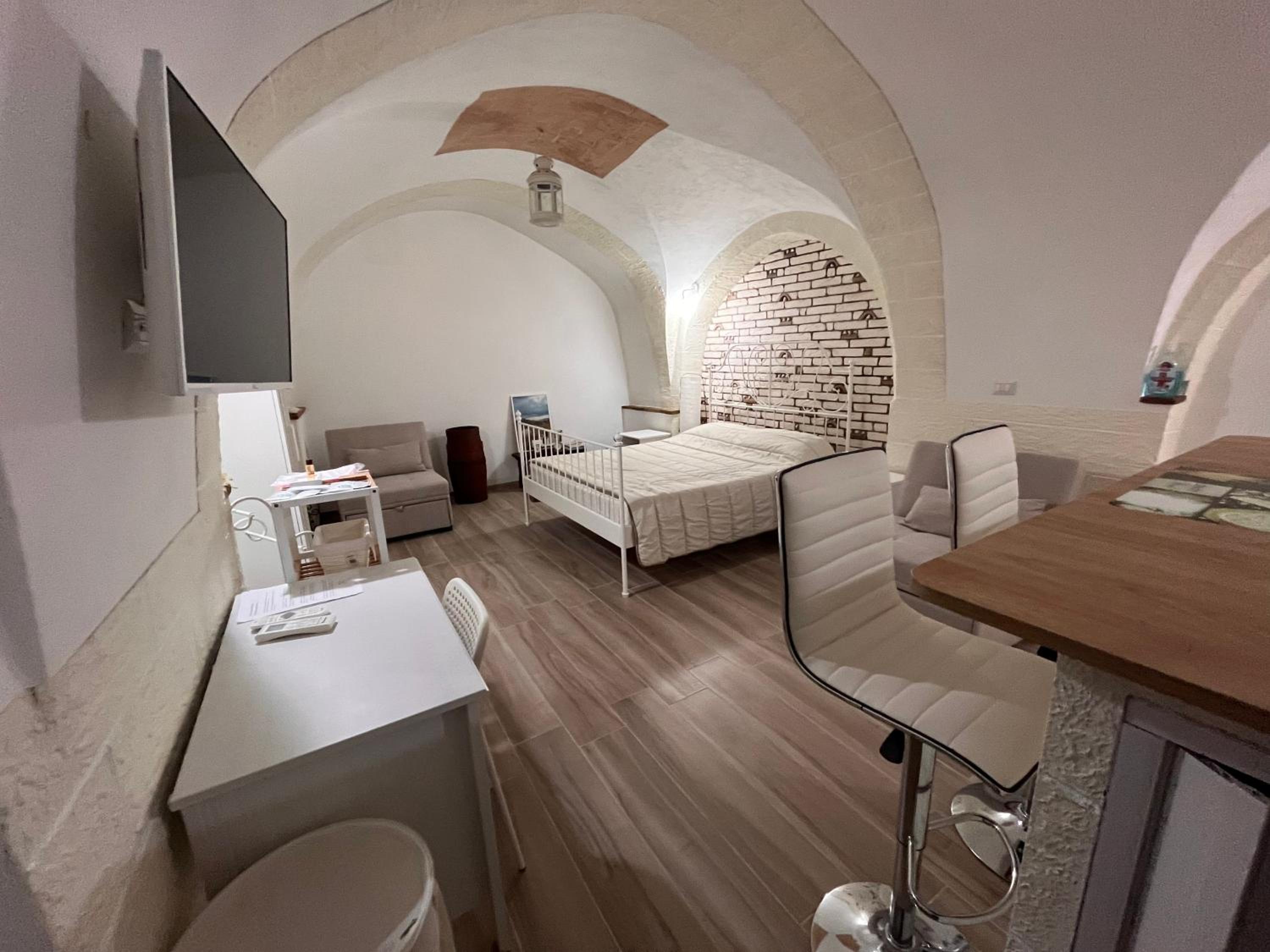 One-Bedroom House photo 1