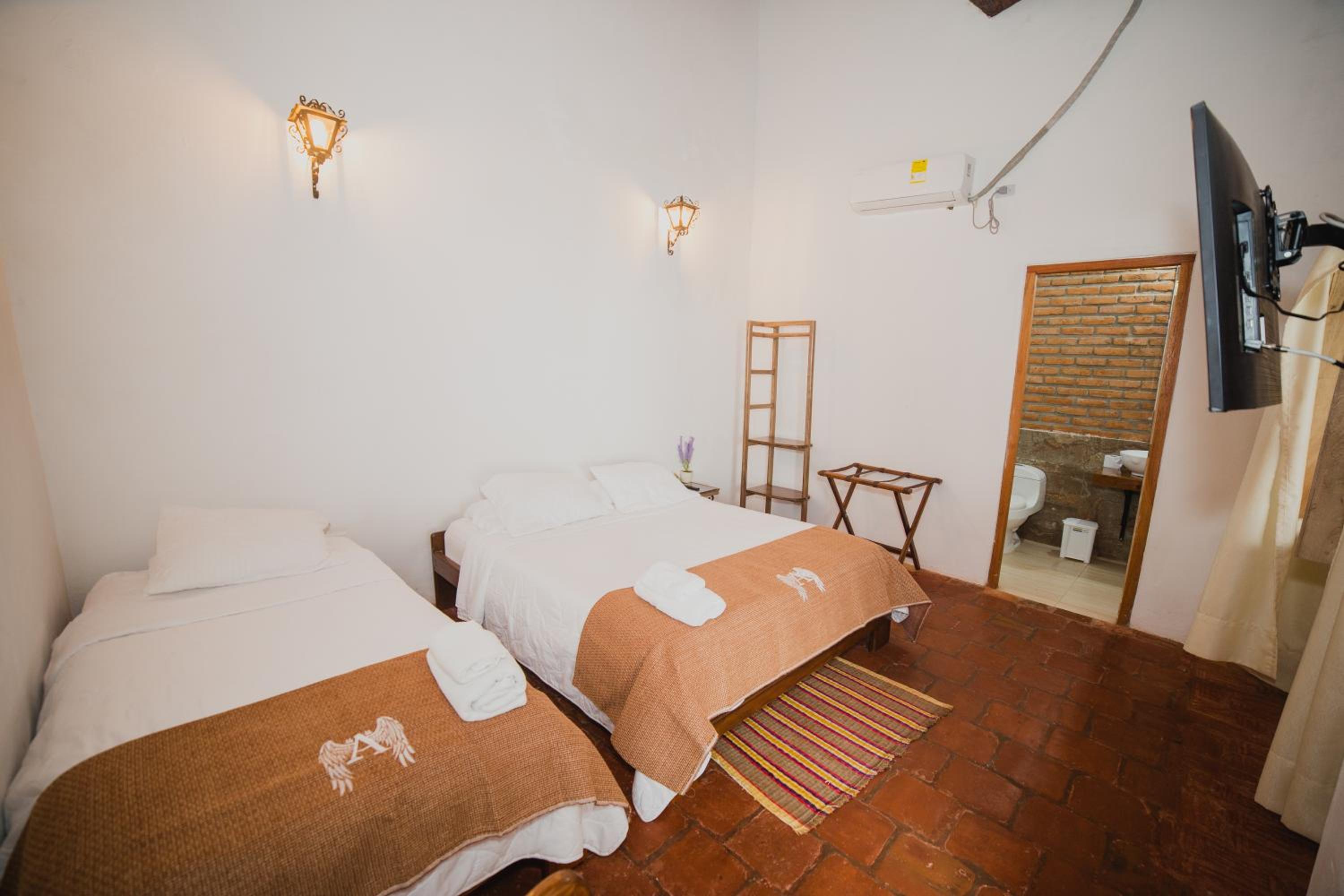 Deluxe Double or Twin Room photo 3