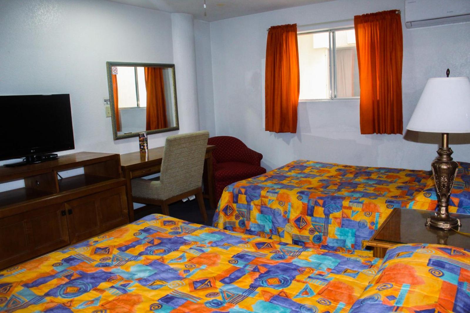 Double Room with Private Bathroom - Photo 2