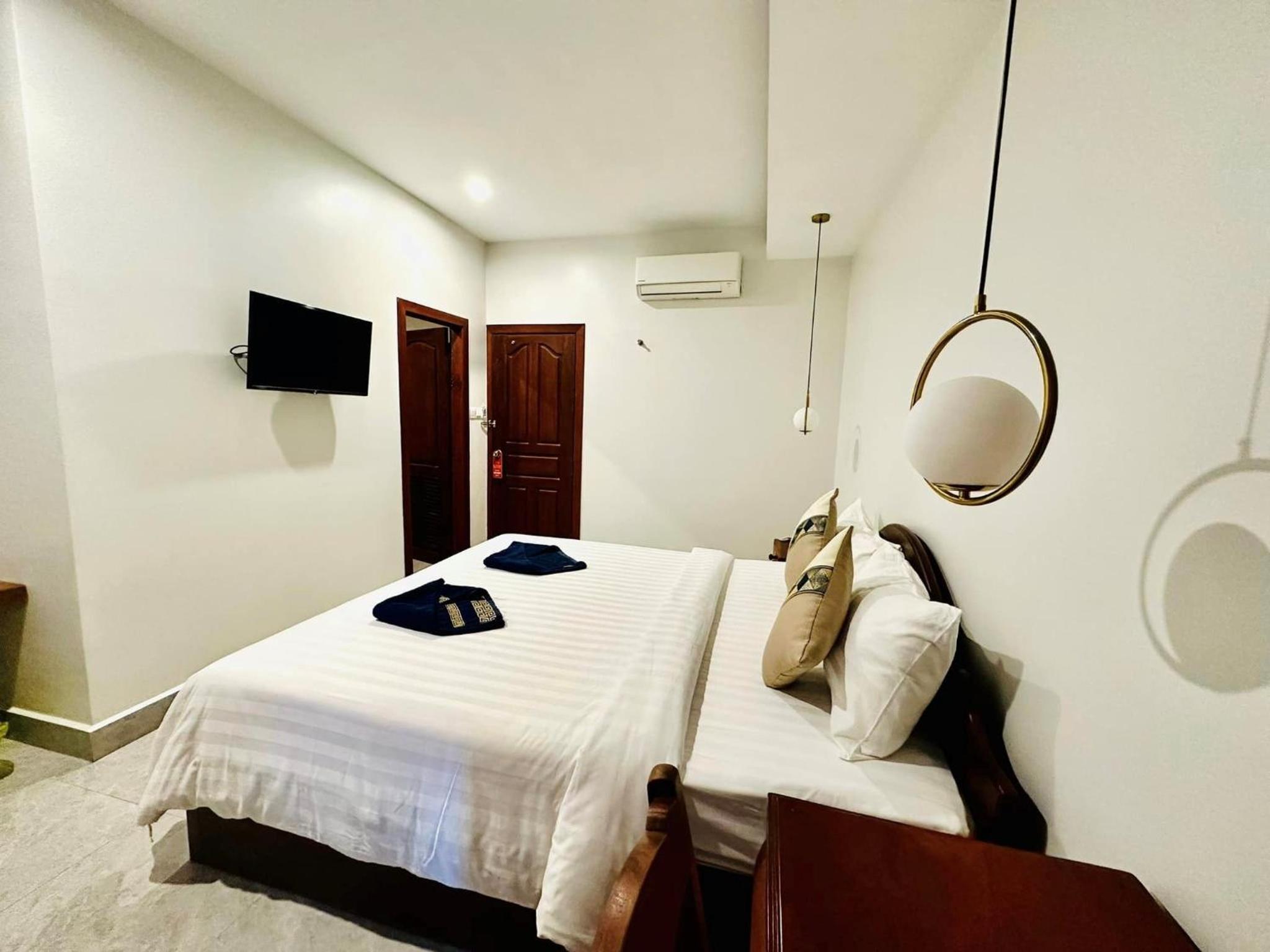 Double Room - Photo 5