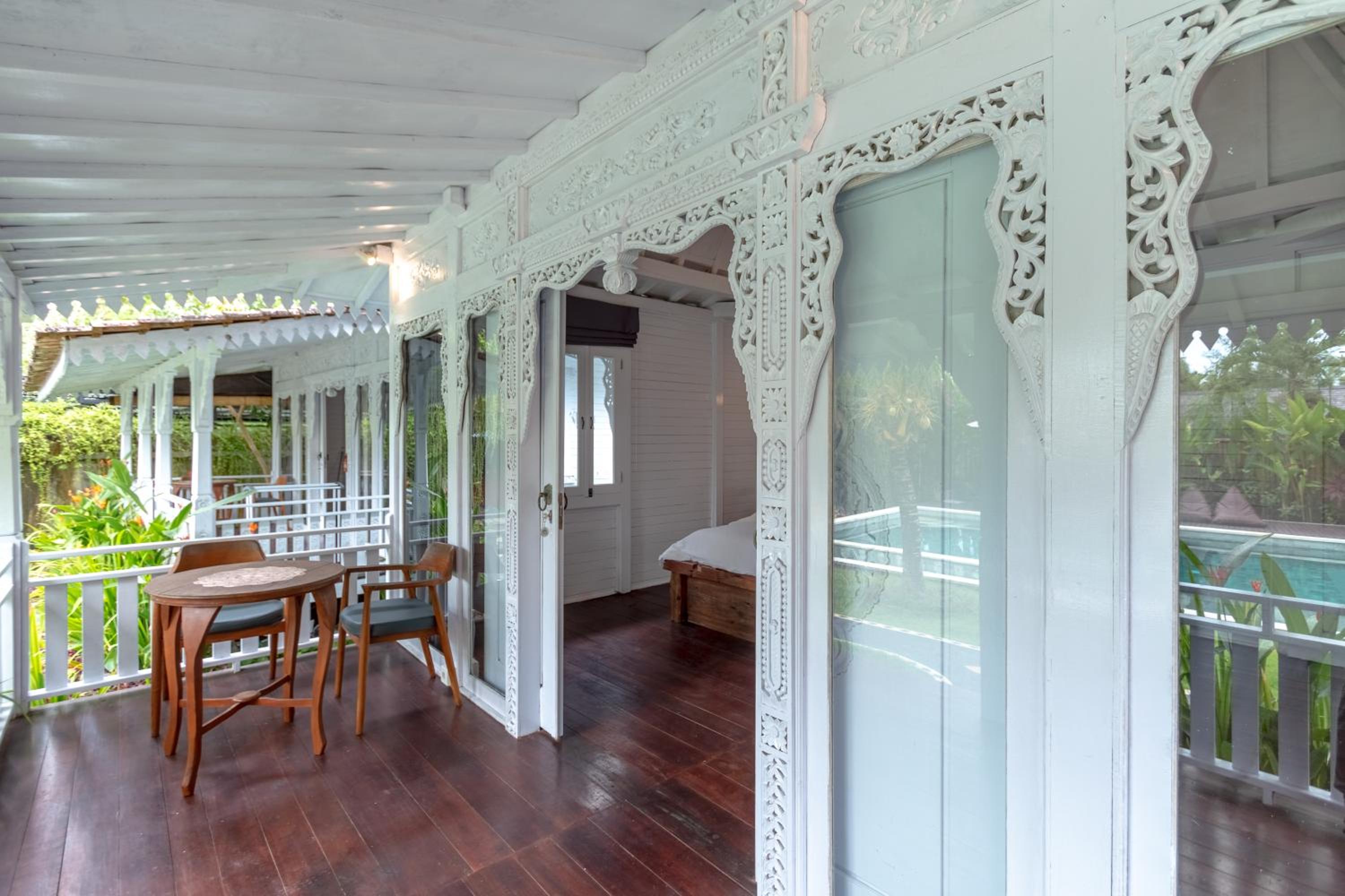 King Suite with Pool View - Photo 7
