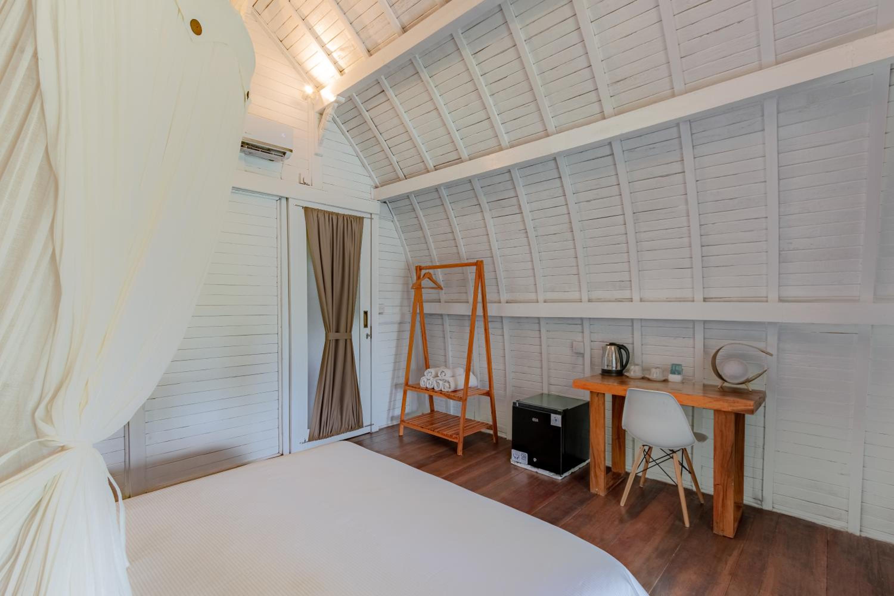 Deluxe Queen Room - Photo 10