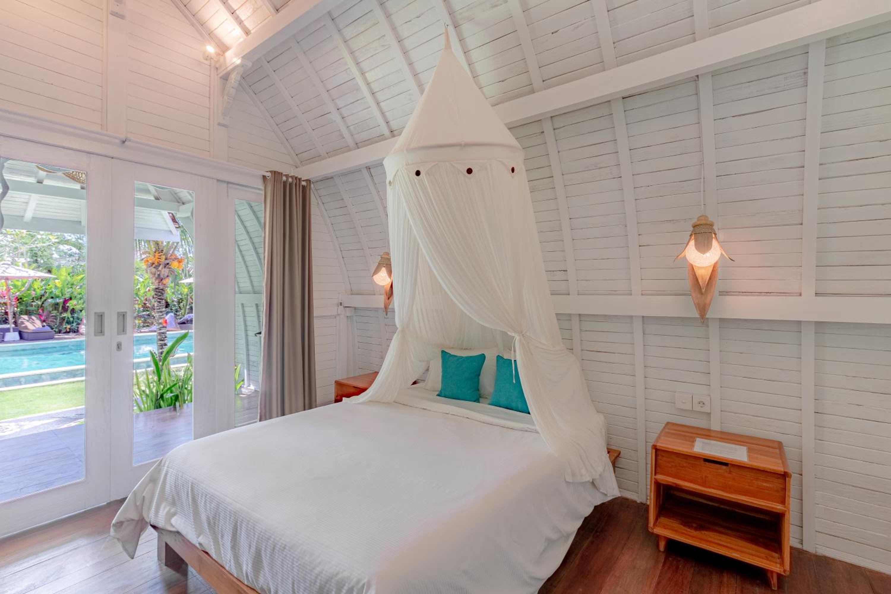 Deluxe Queen Room - Photo 12