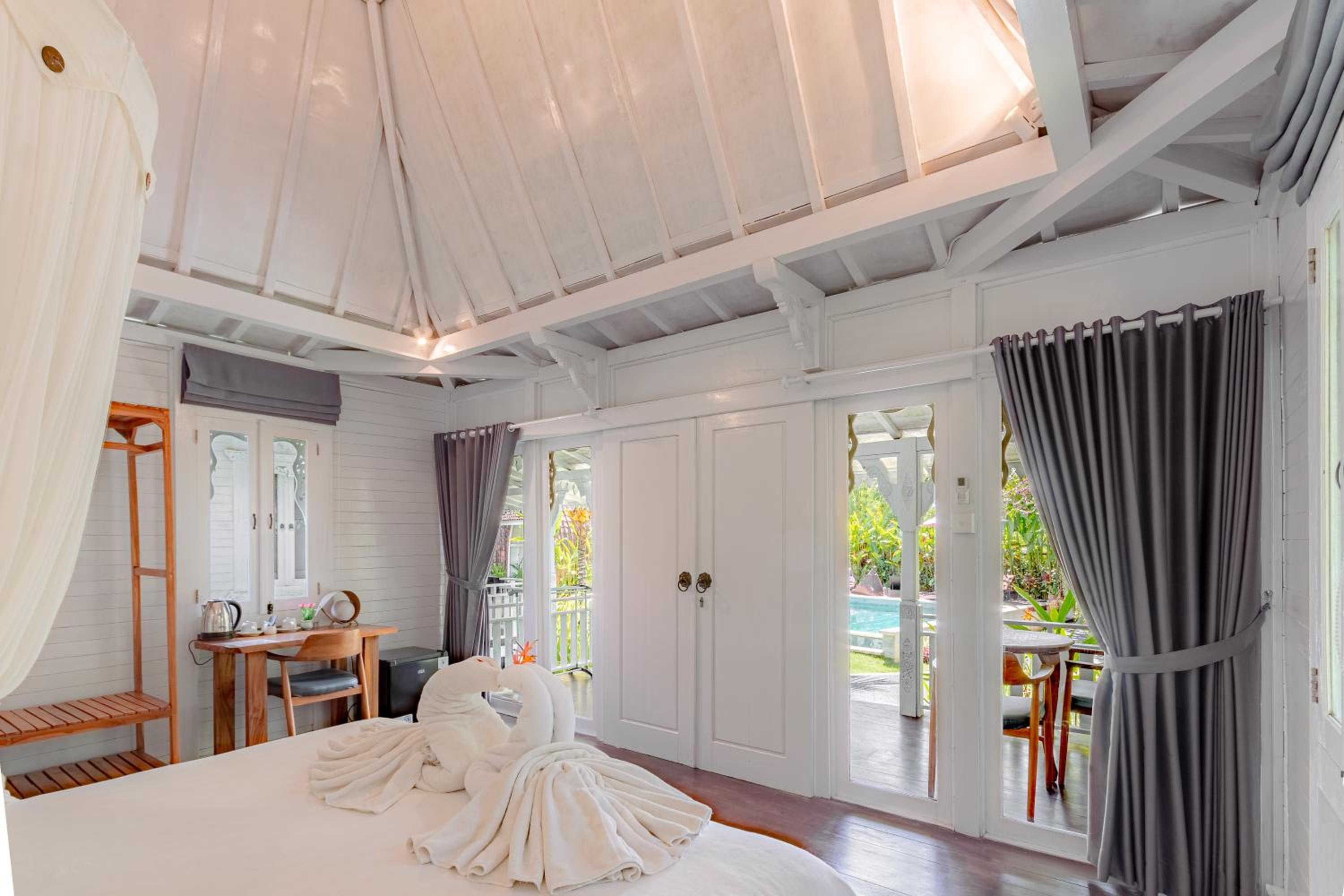 King Suite with Pool View - Photo 3