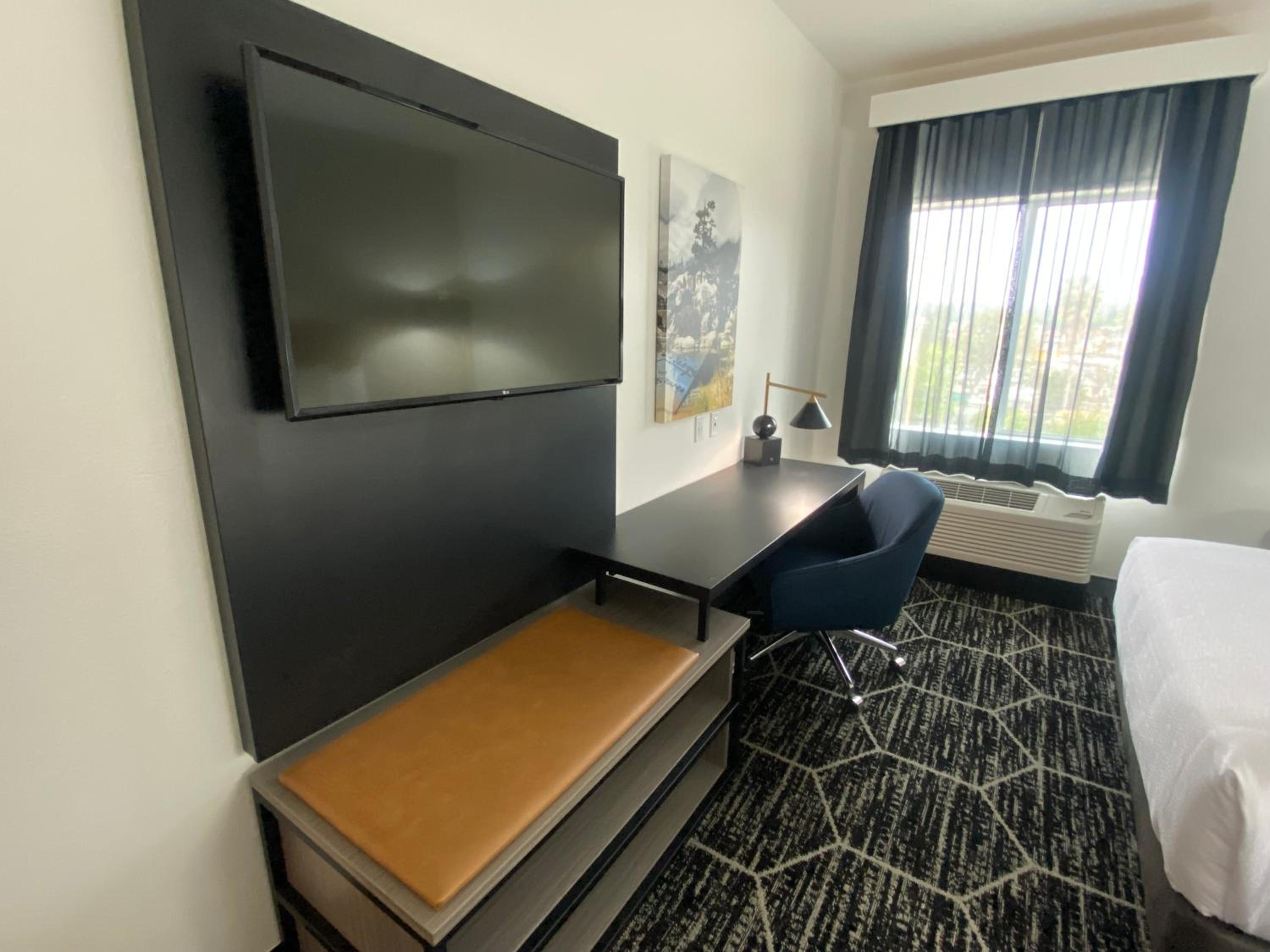 King Room - Non-Smoking - Photo 5