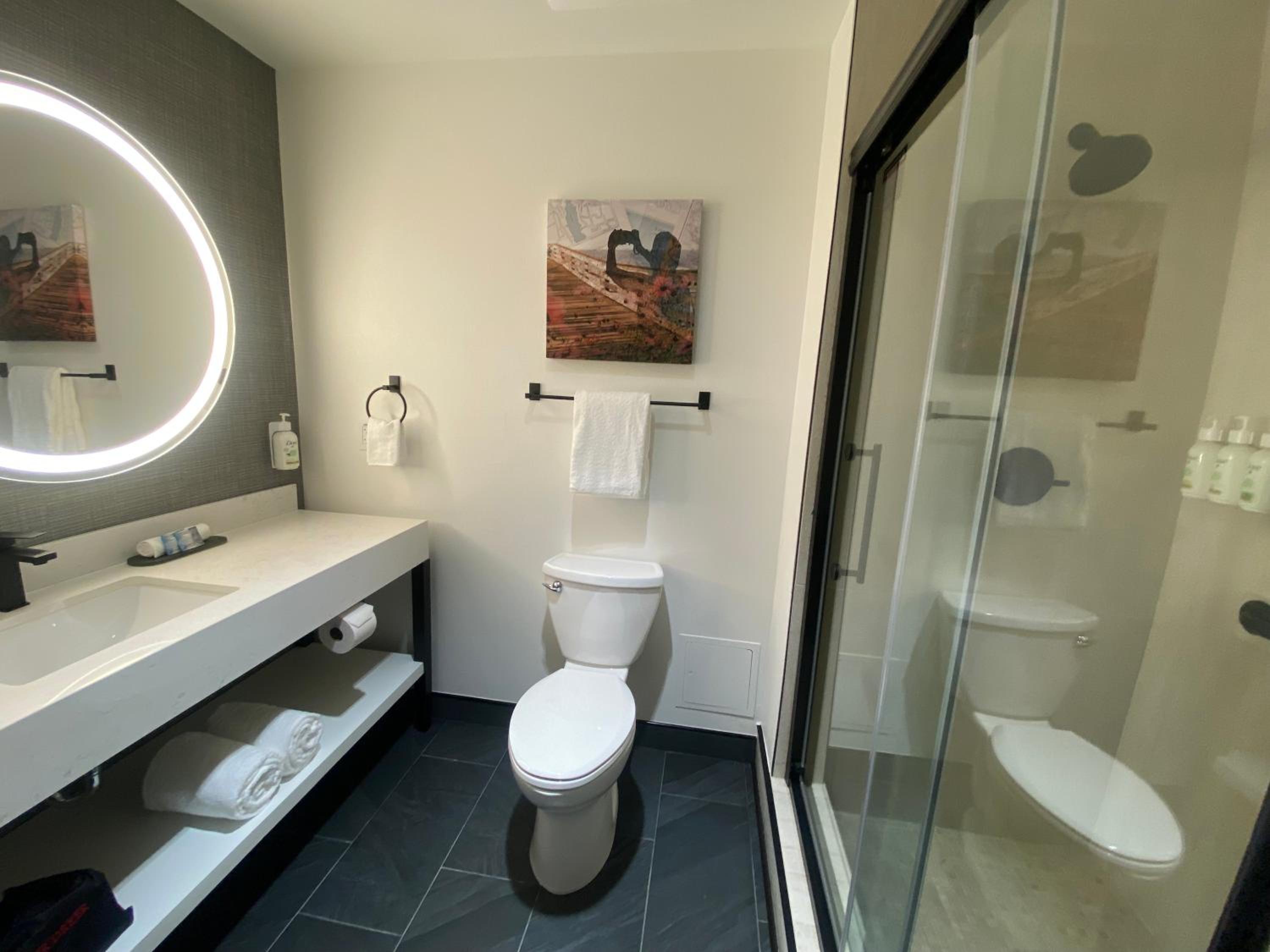 King Room - Non-Smoking - Photo 3