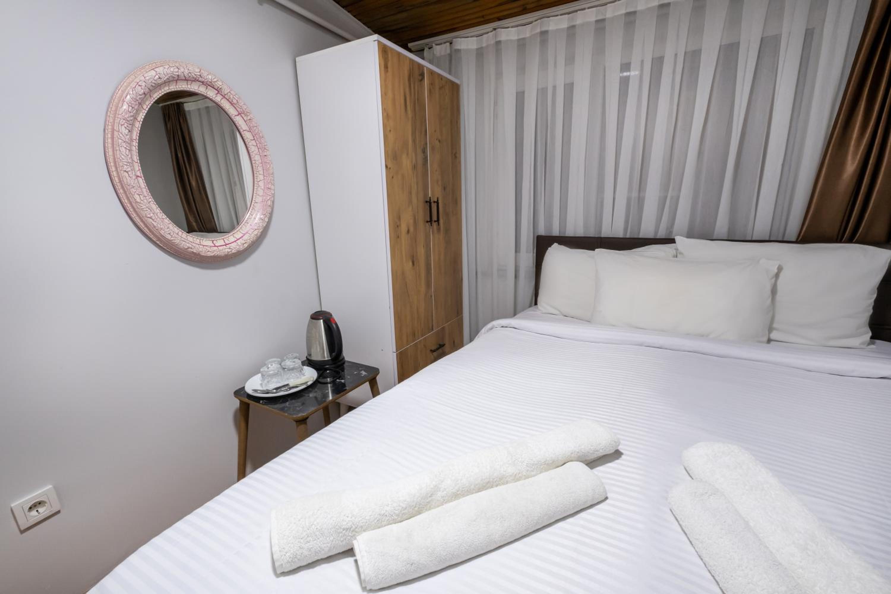 Budget Double Room photo 2