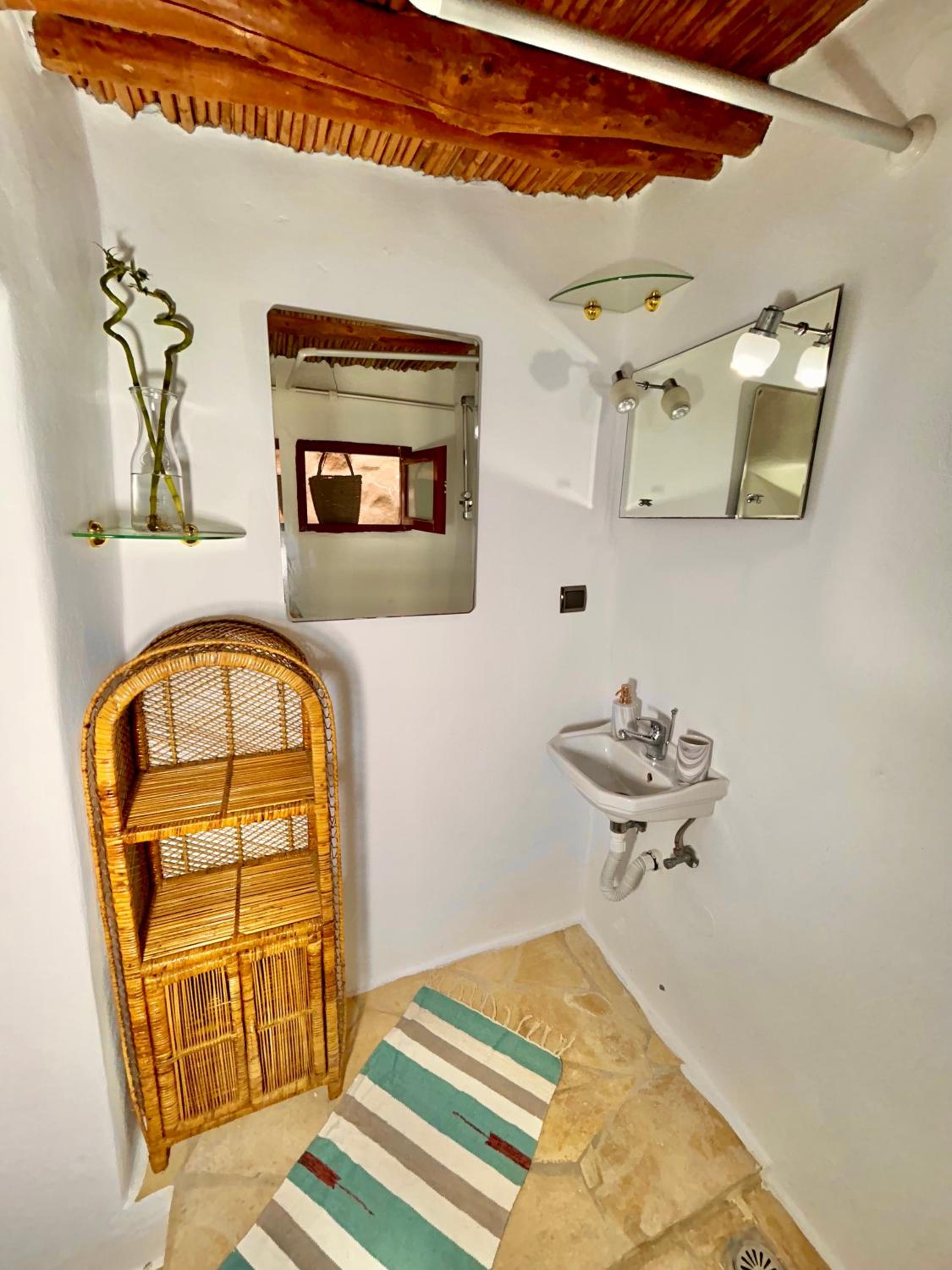 Small Double Room - Photo 22
