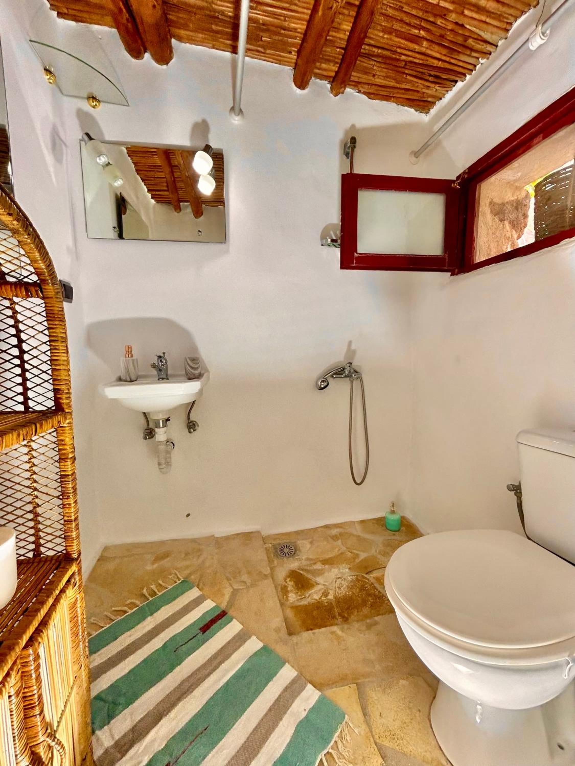 Small Double Room - Photo 23