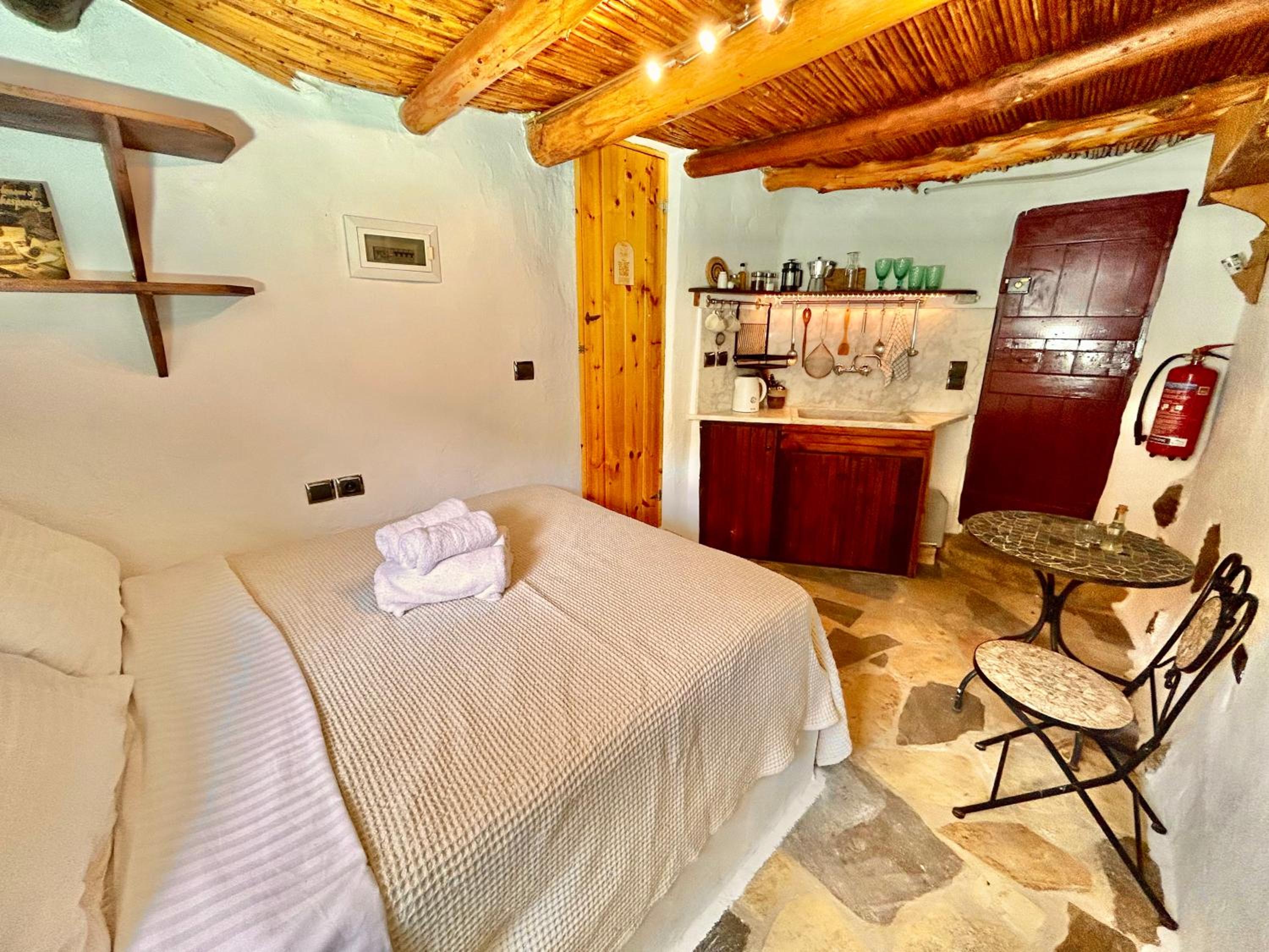 Small Double Room - Photo 3
