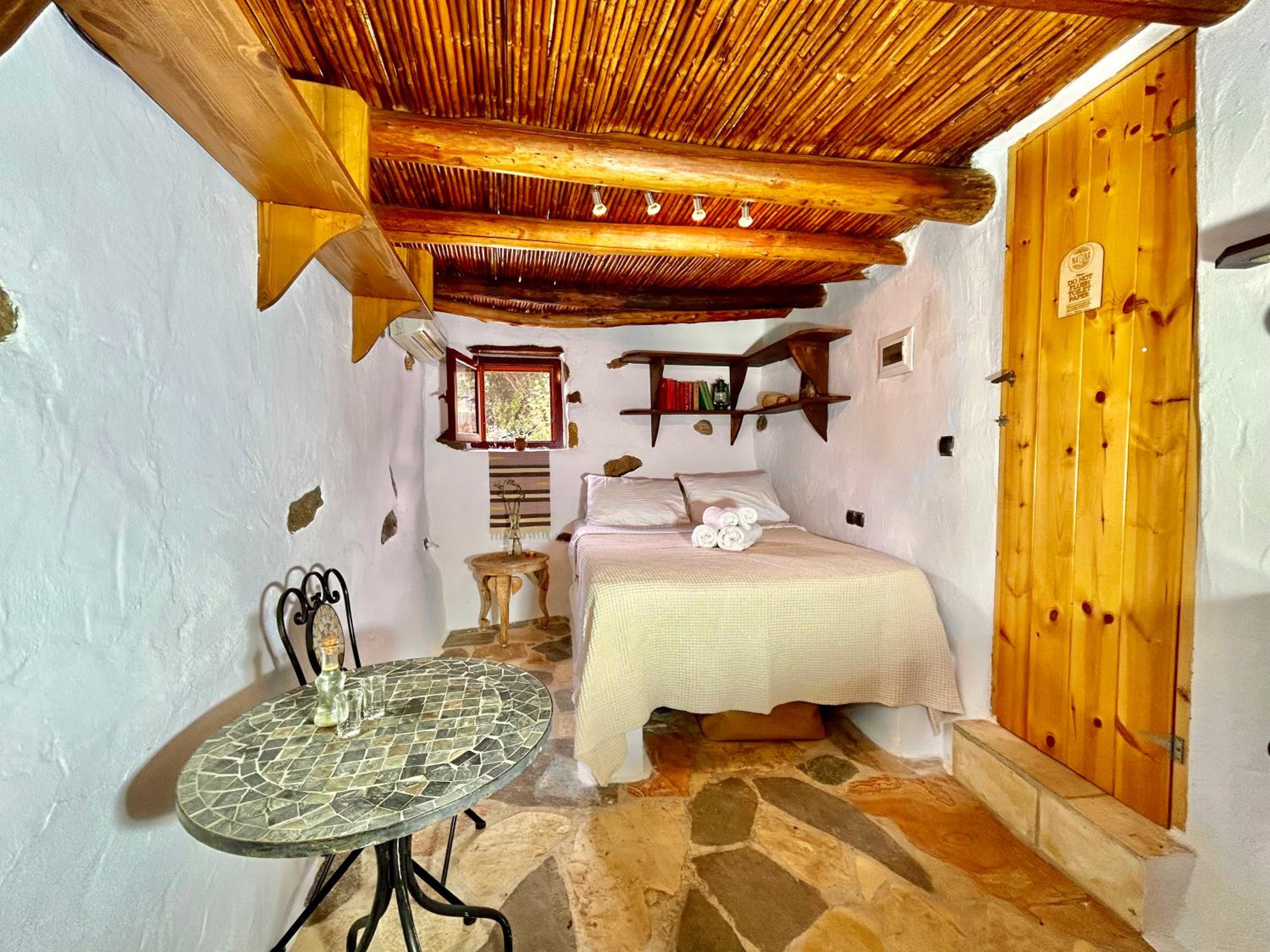 Small Double Room - Photo 1