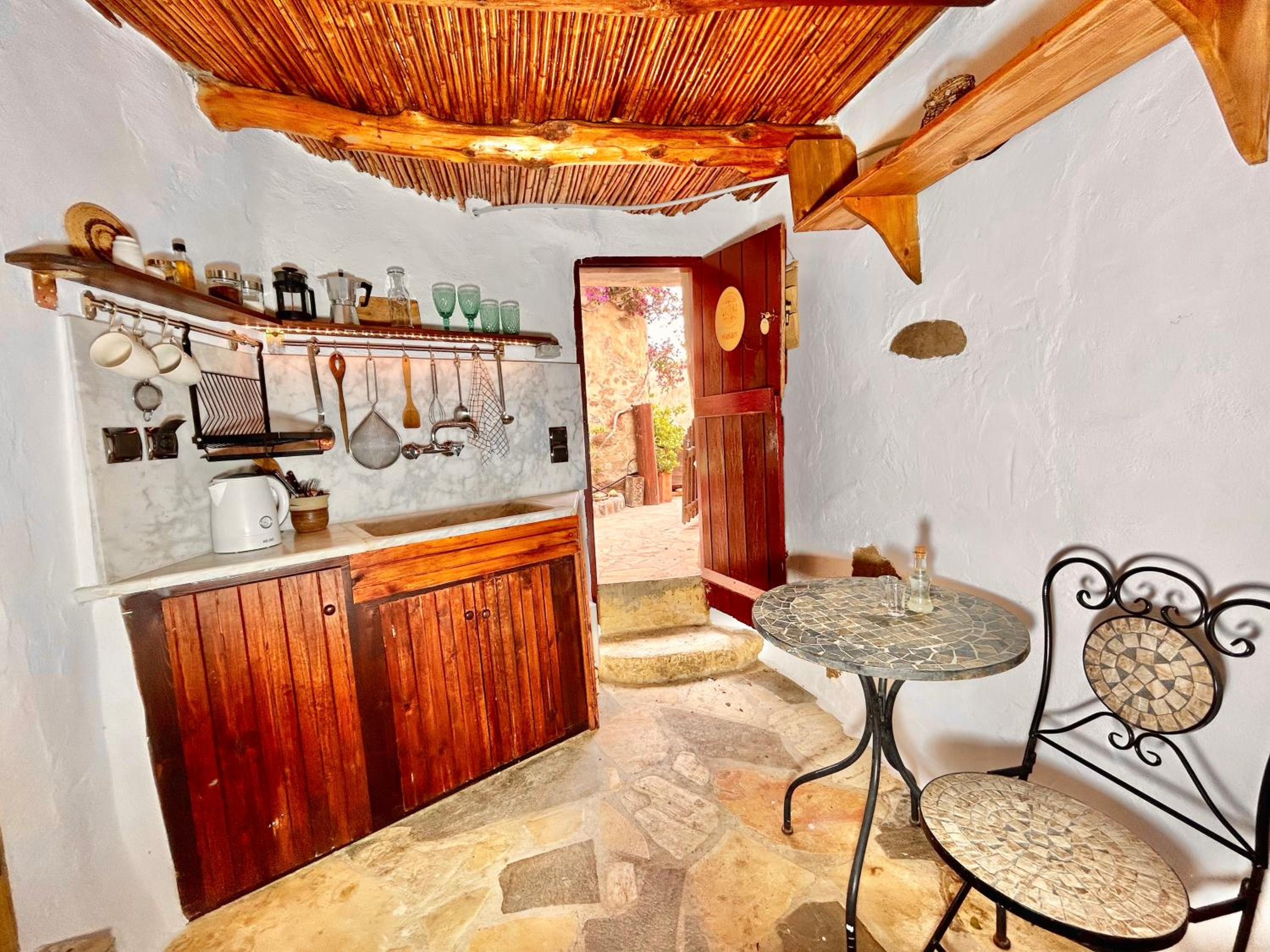 Small Double Room - Photo 4