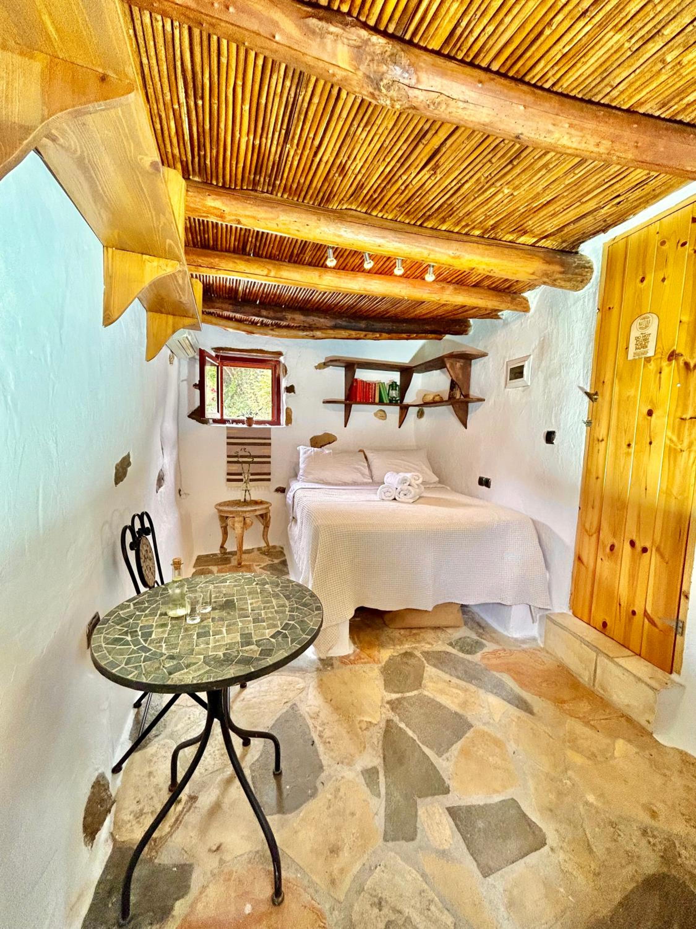 Small Double Room - Photo 2