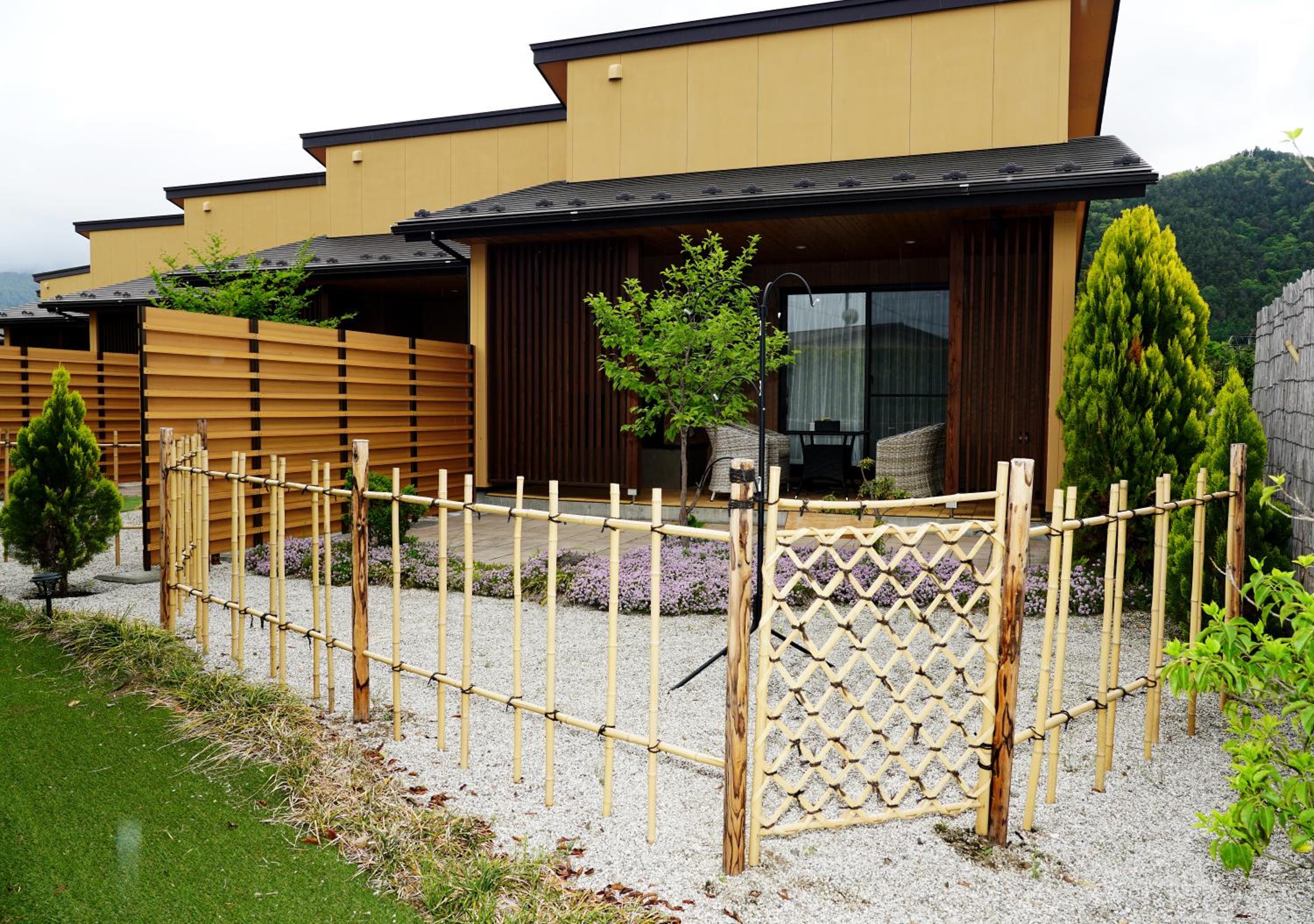 Twin Bed Room with Tatami Area with Mountain view