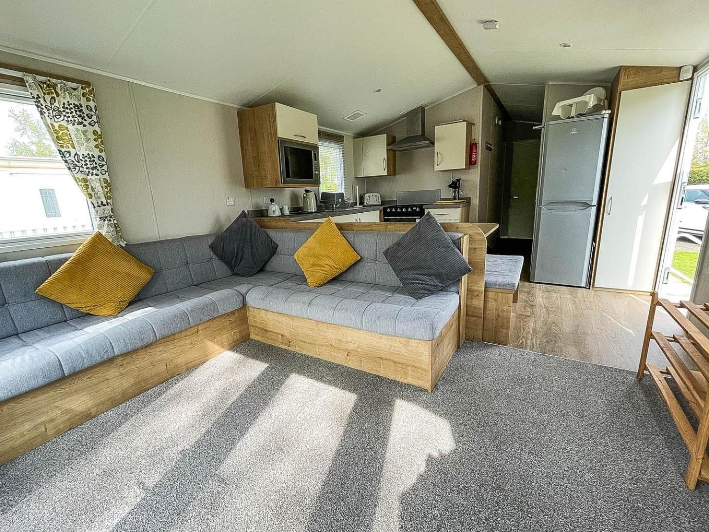 Mobile Home photo 3