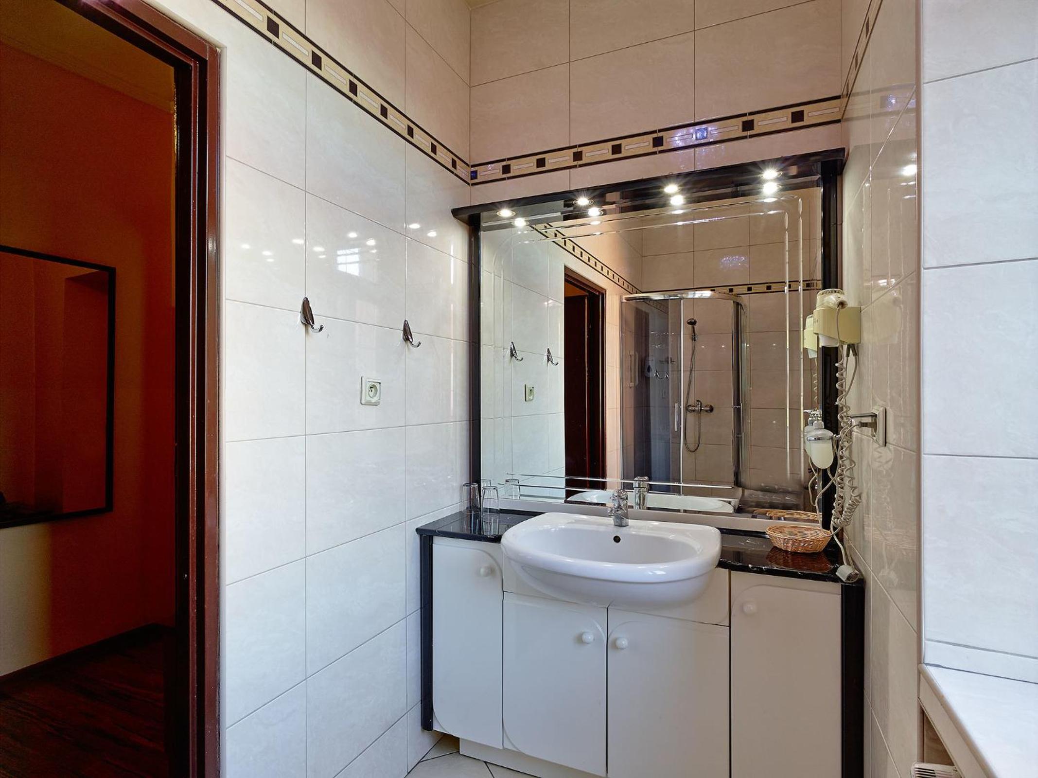 Twin Room - Photo 3