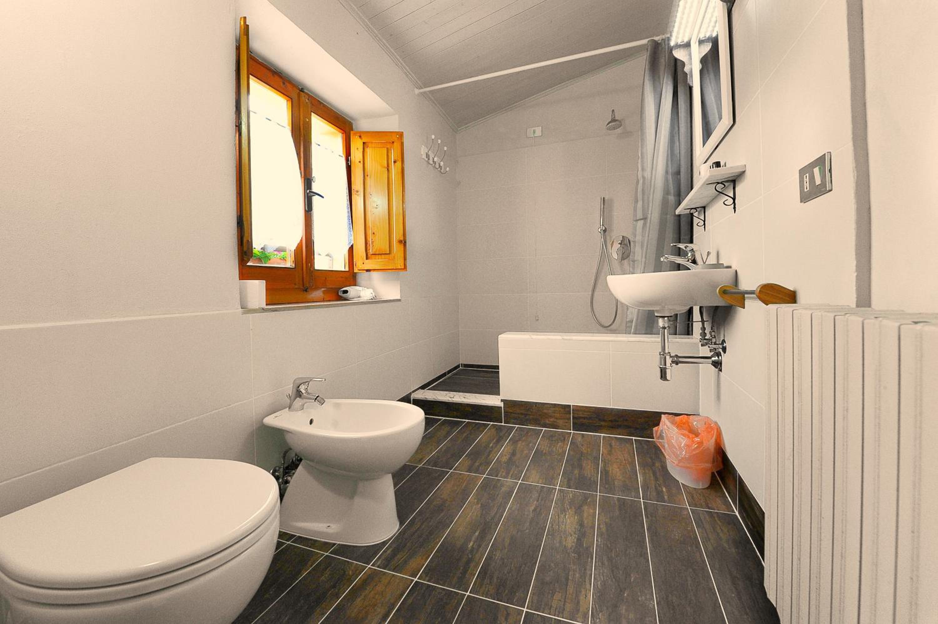 Double Room - Photo 5