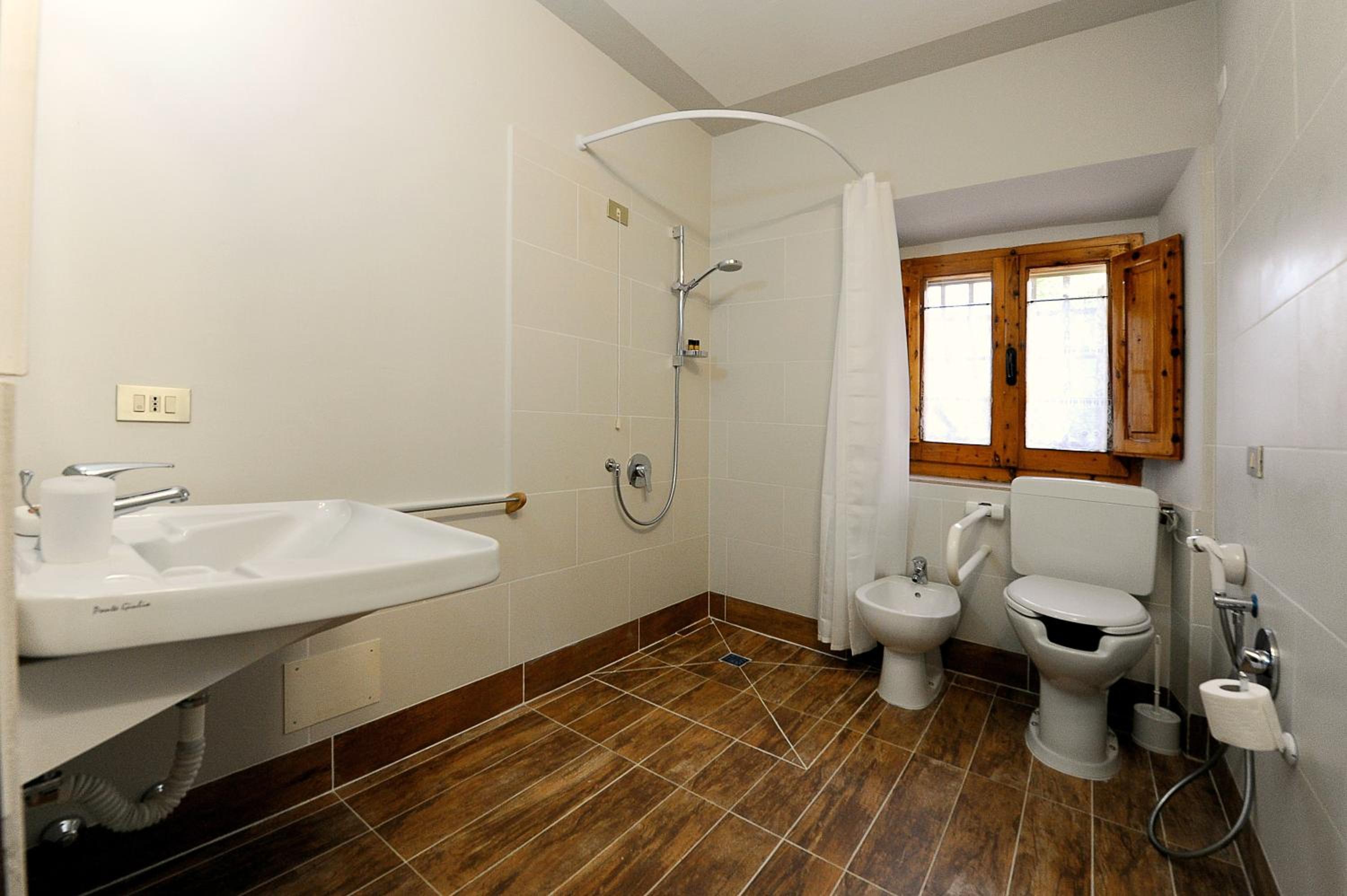 Double Room - Photo 8