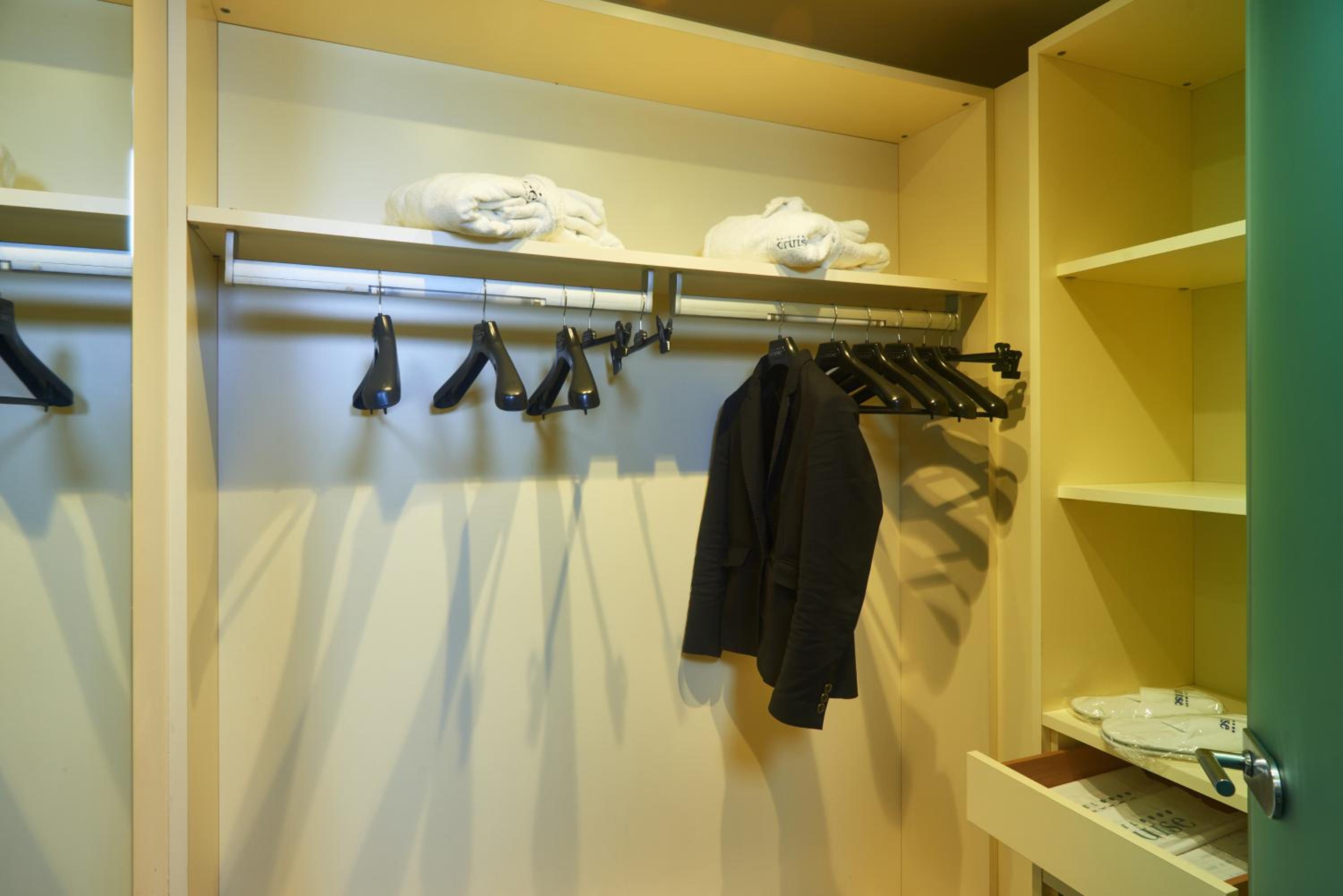 Suite - Photo 6
