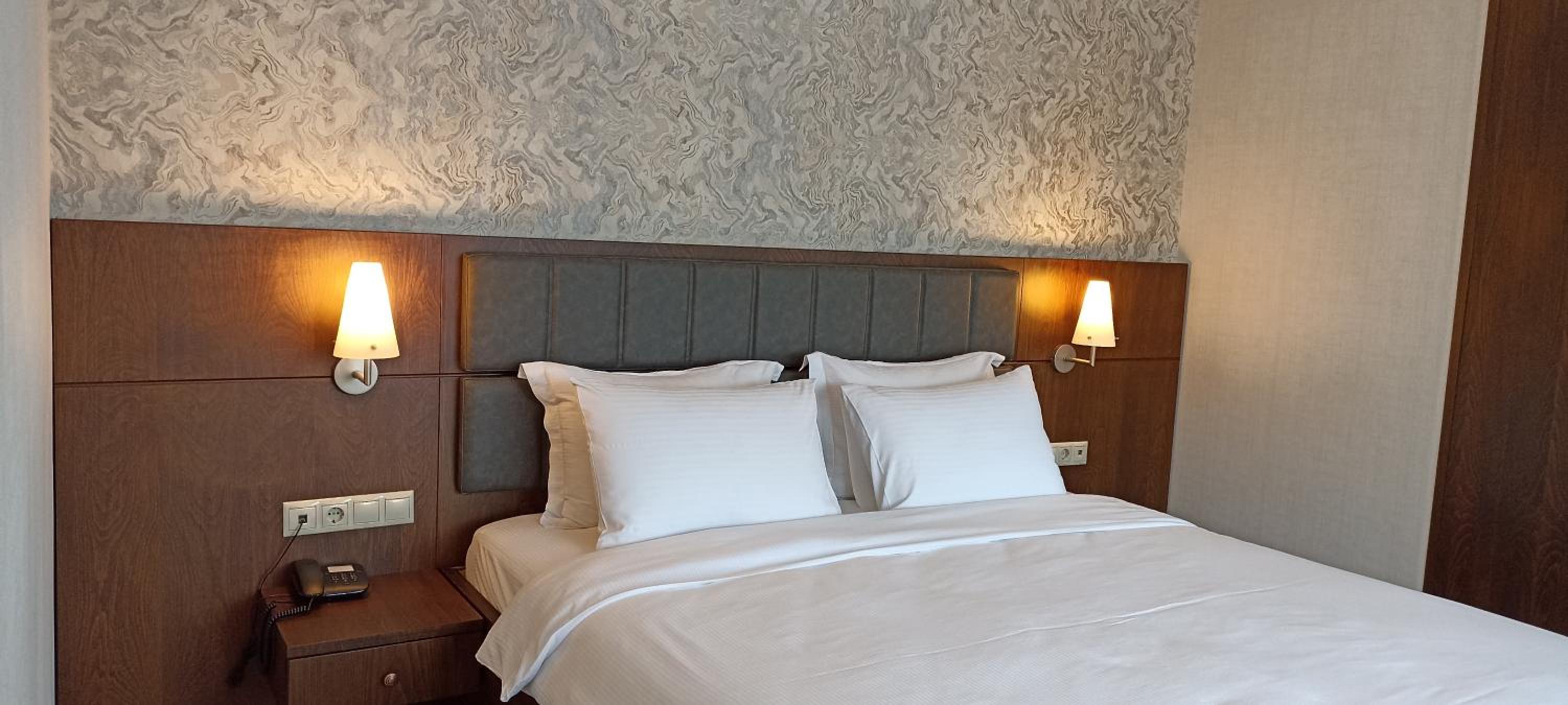 Deluxe Suite - Photo 5