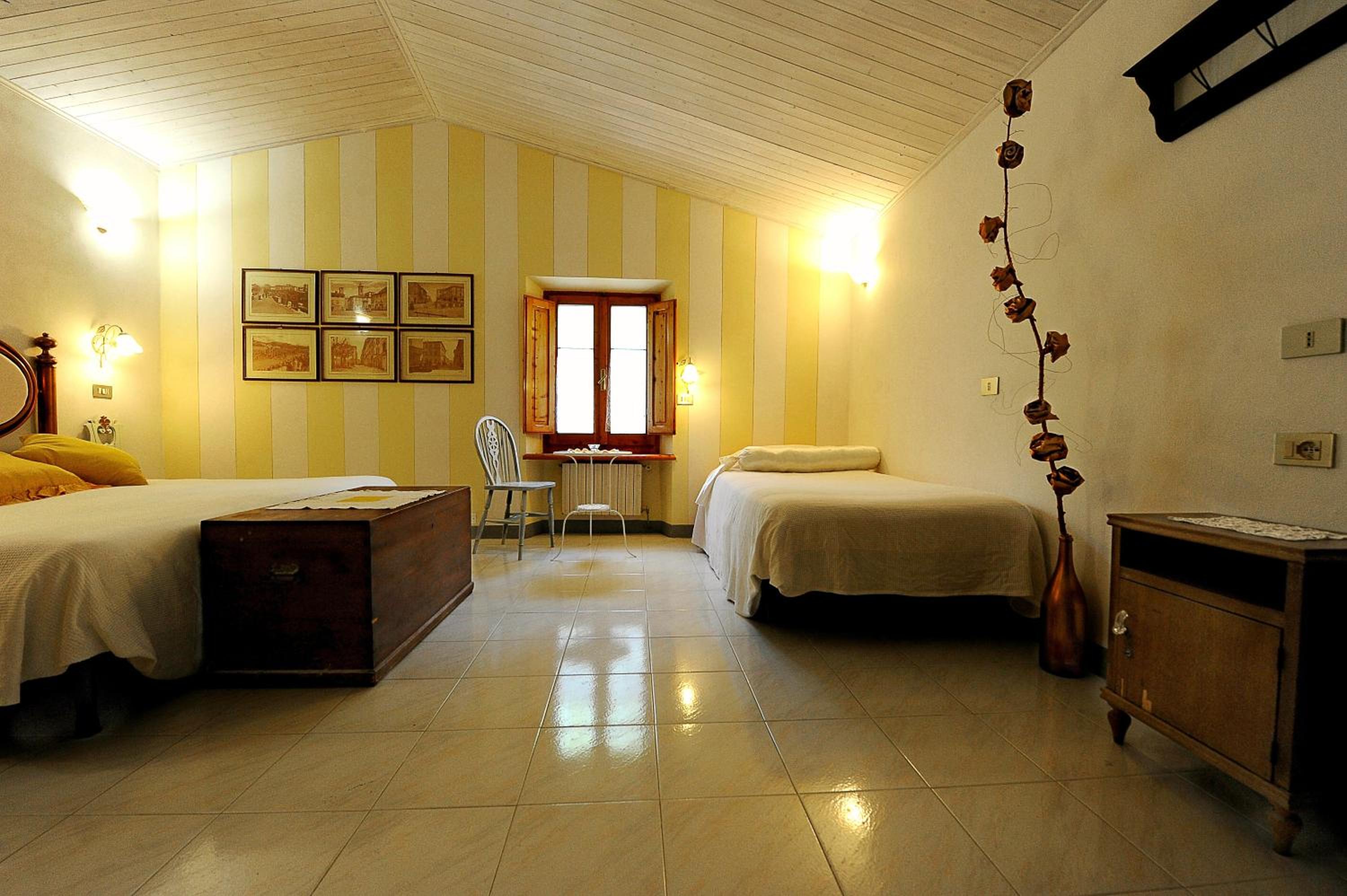 Triple Room with Bathroom - Photo 3