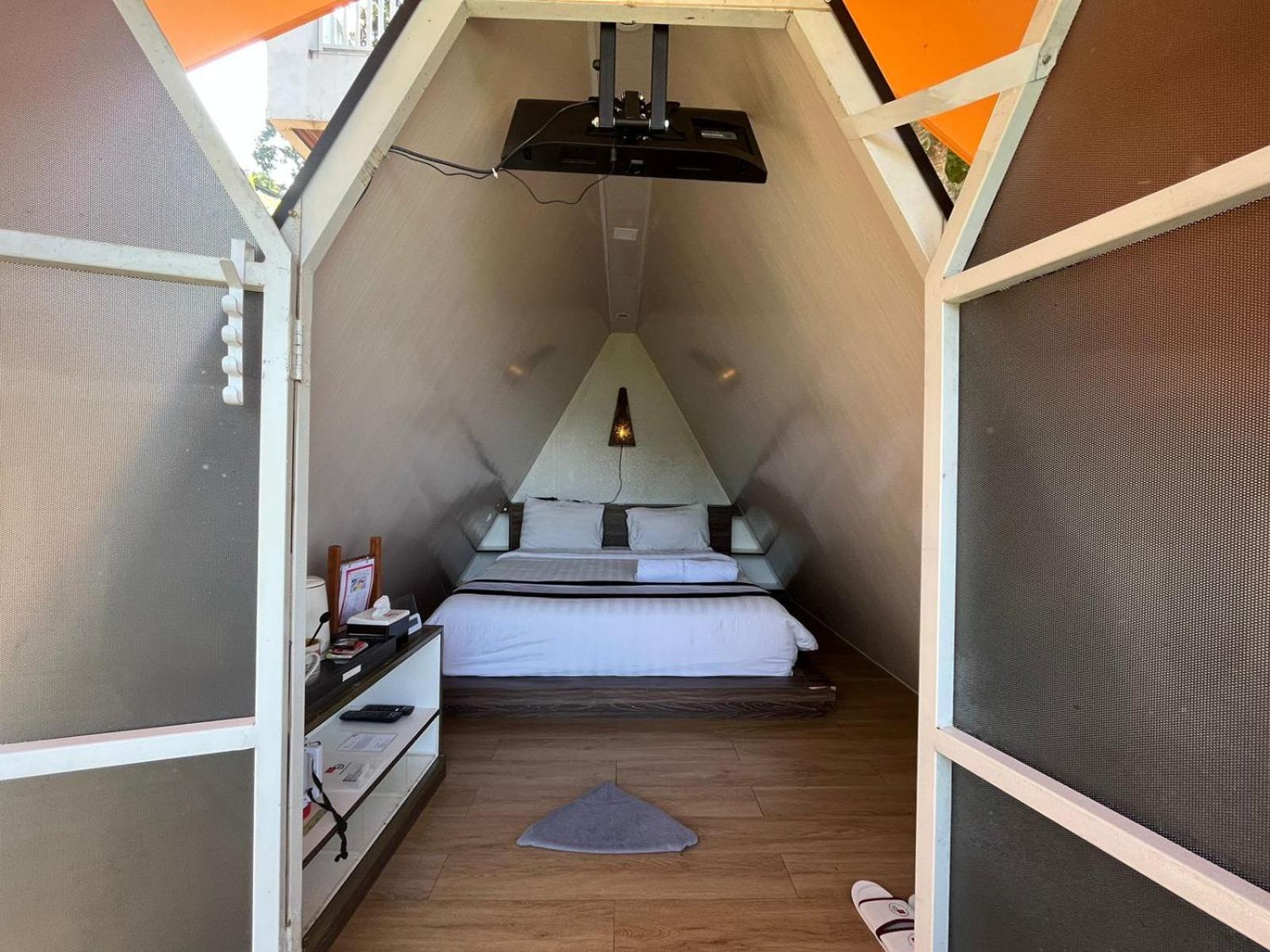 Budget Double Room - Photo 7
