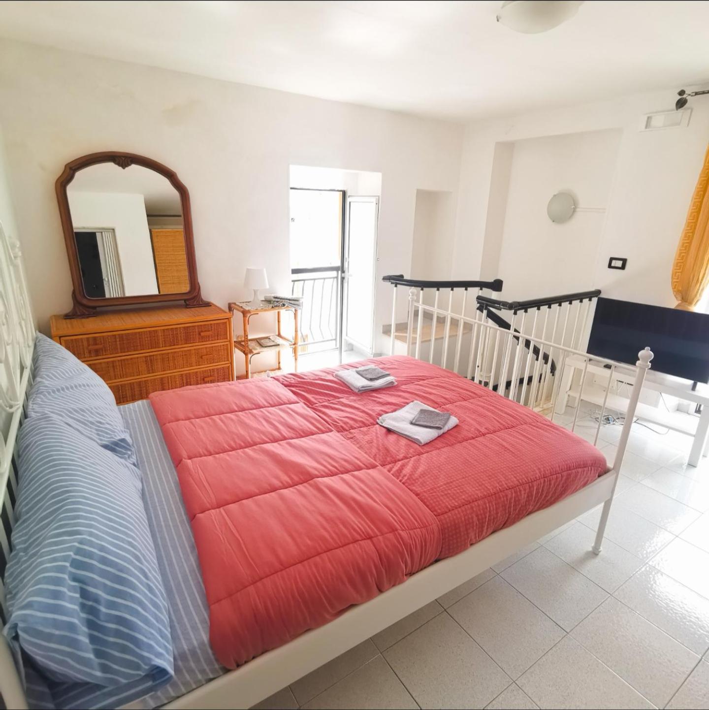 One-Bedroom Apartment photo 3