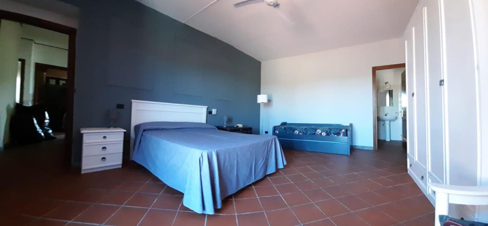 Queen Room photo 1