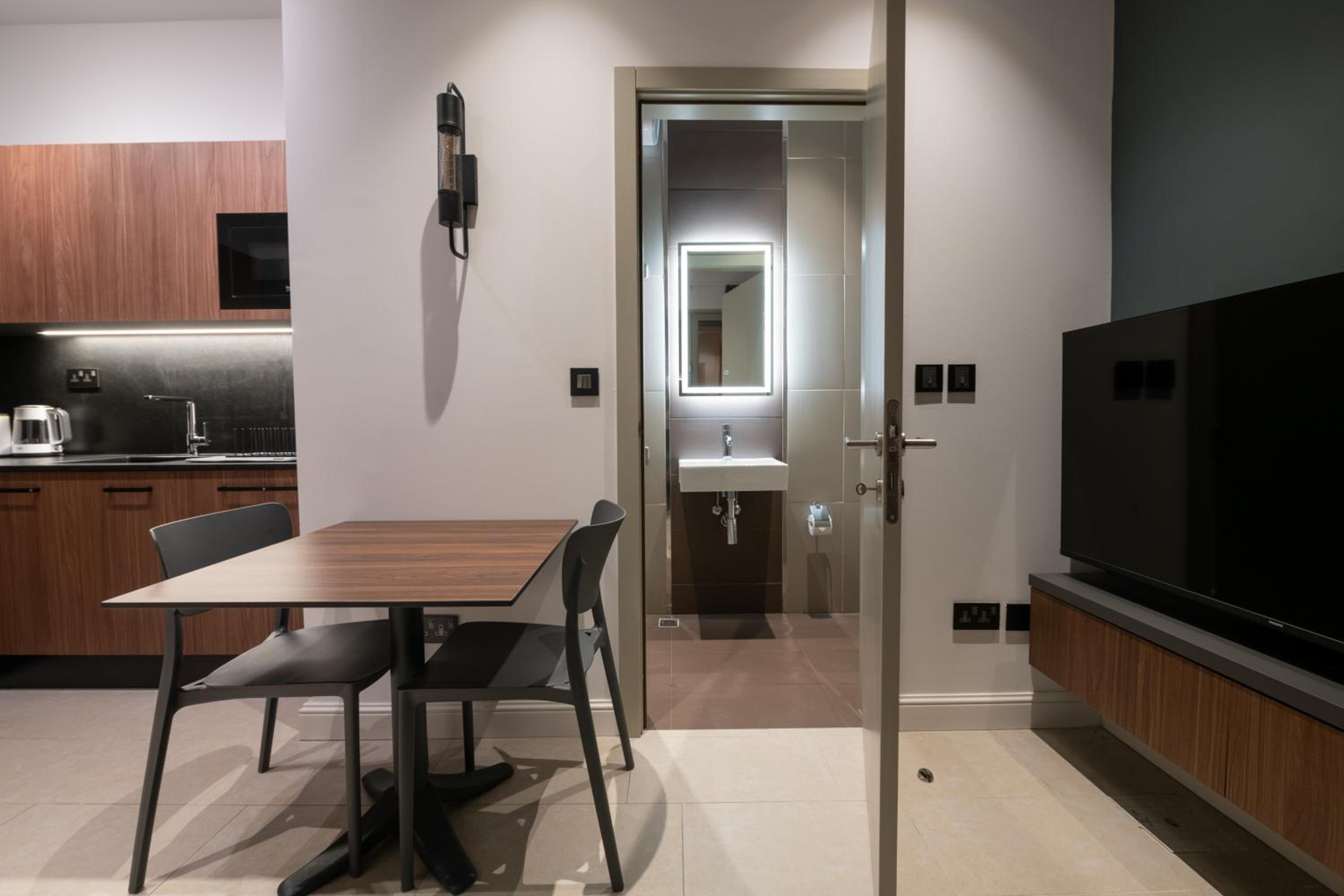 Apartment with Balcony - Photo 11