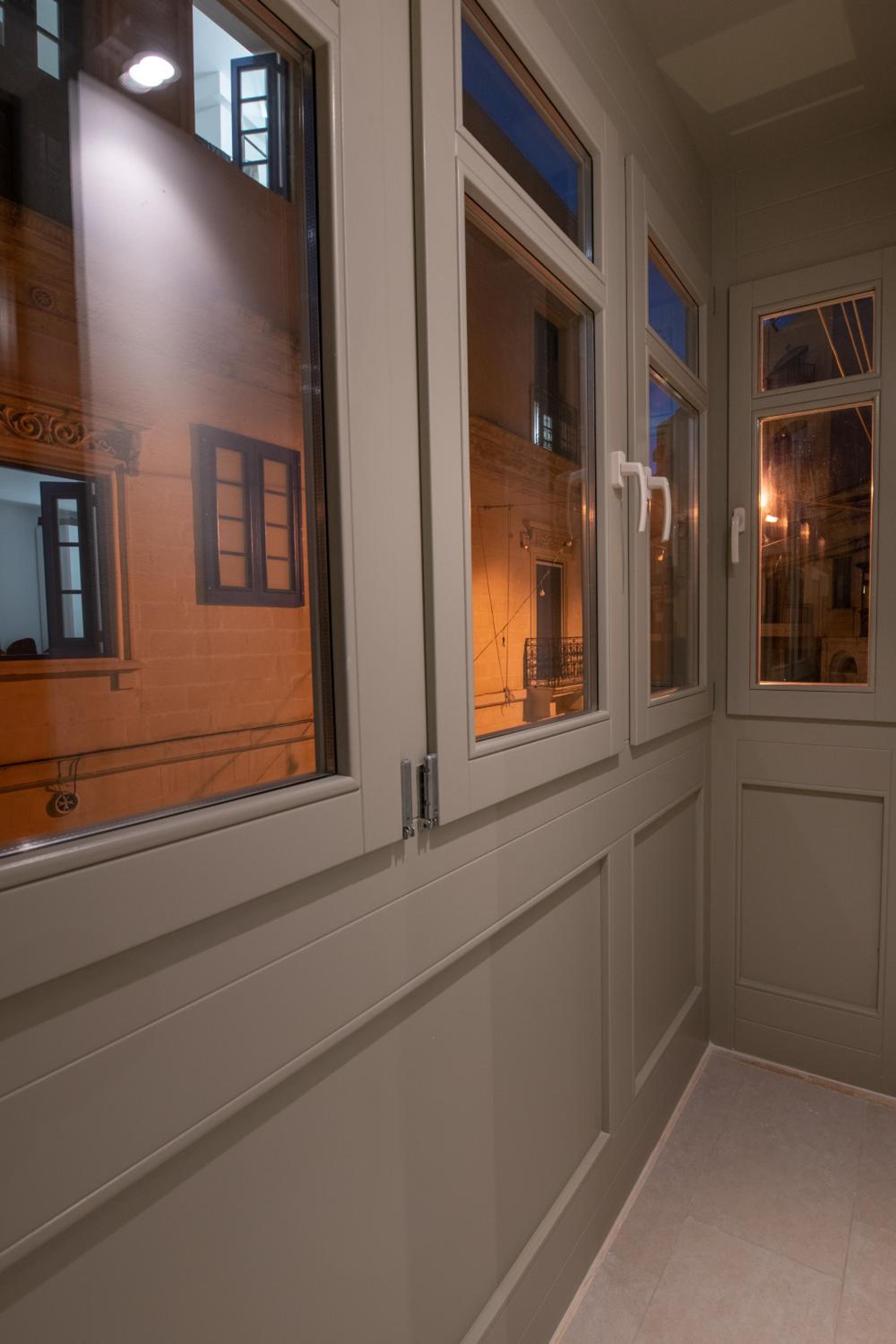 Apartment with Balcony - Photo 13