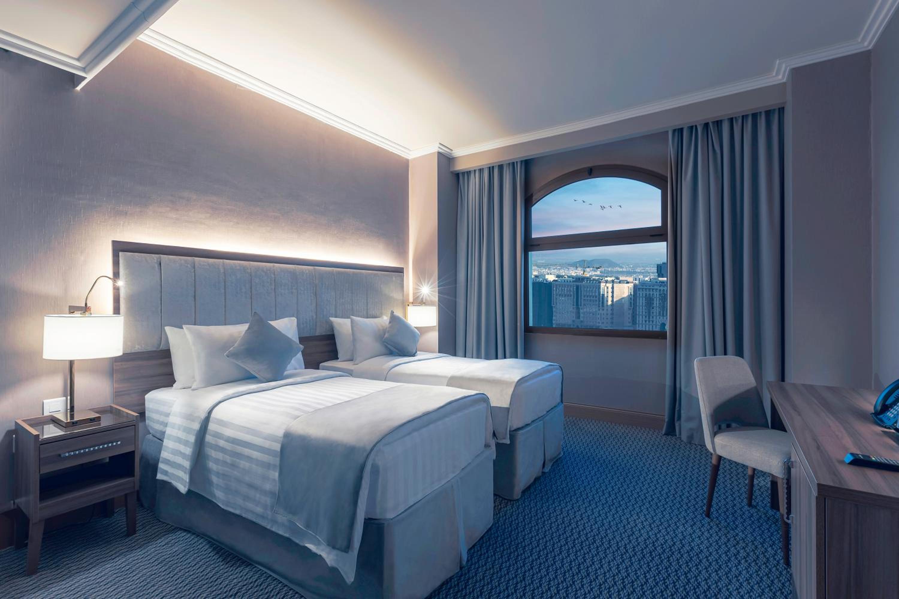 Deluxe Twin Room City View - Photo 4