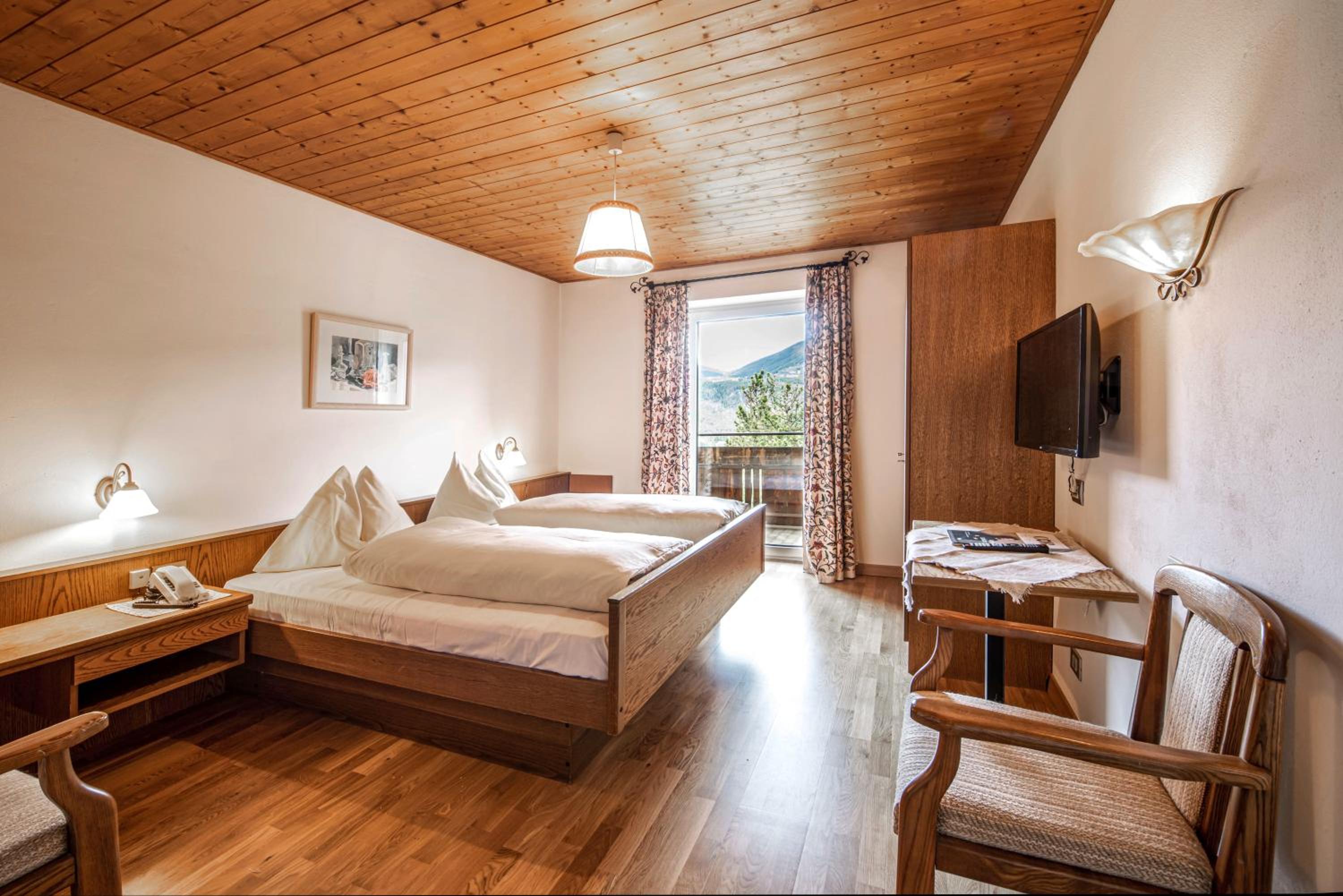Double Room with Balcony and Garden View