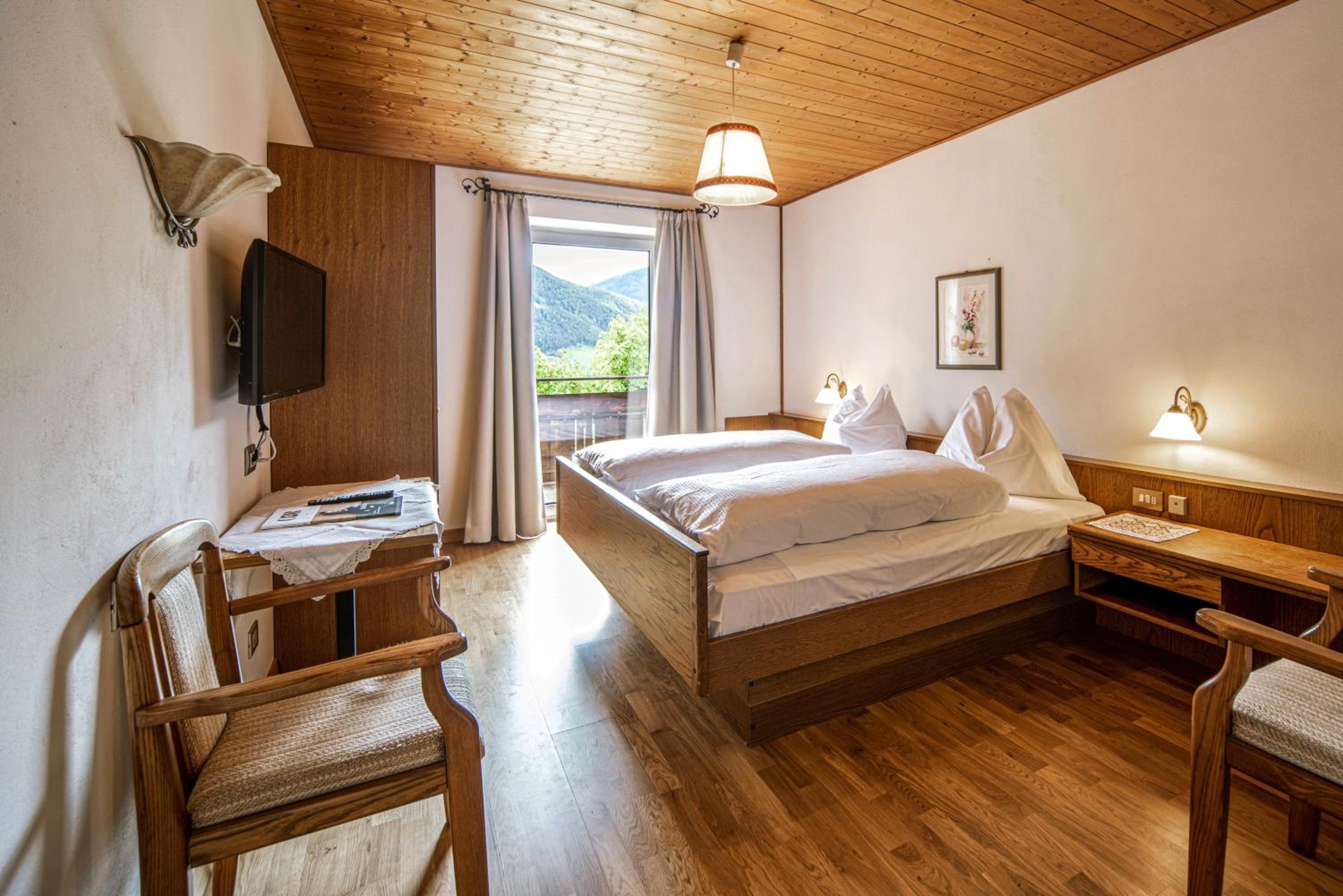 Double Room with Balcony - Photo 1