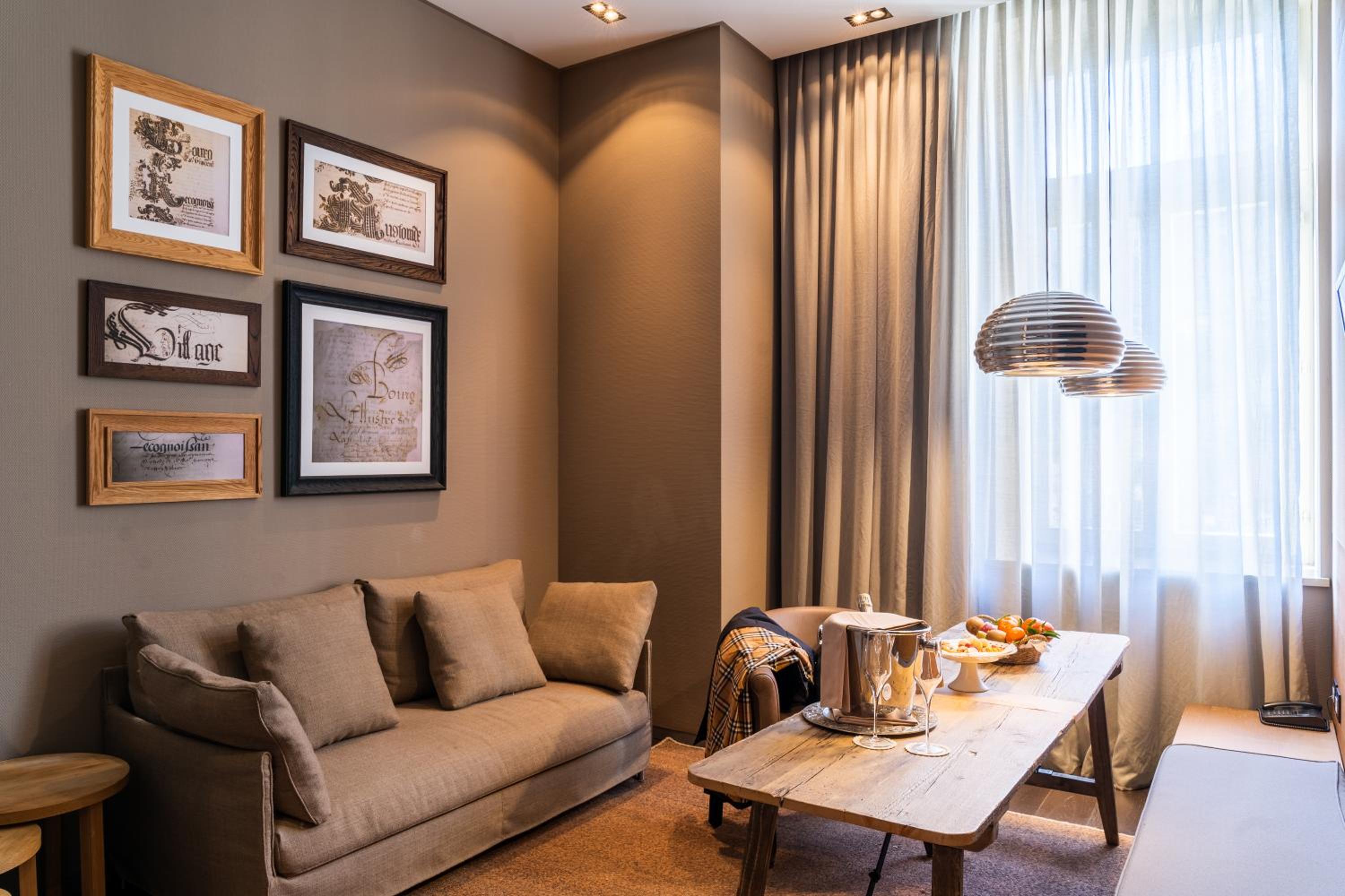 Suite - Photo 5