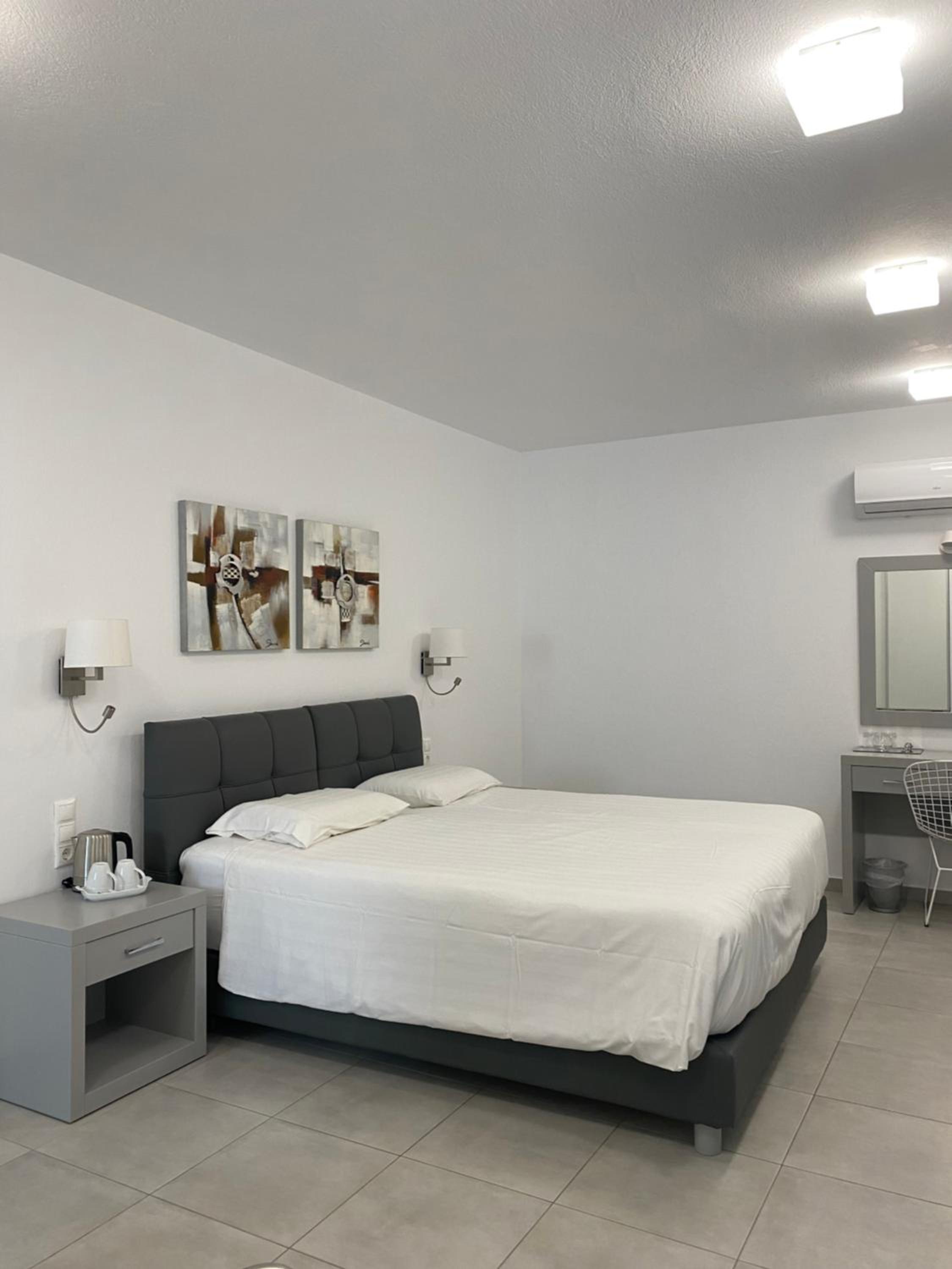 Twin Room with Pool View photo 1
