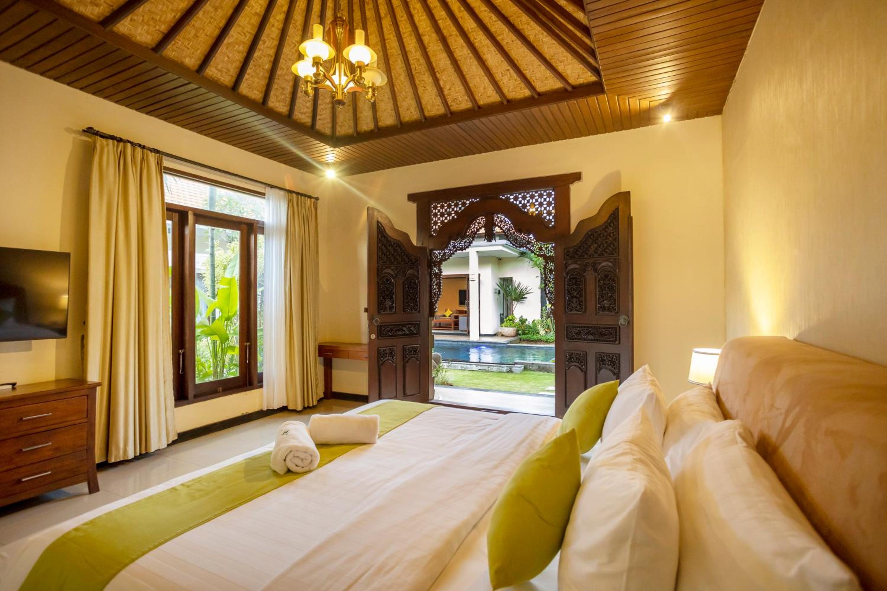 Three-Bedroom Villa - Photo 71