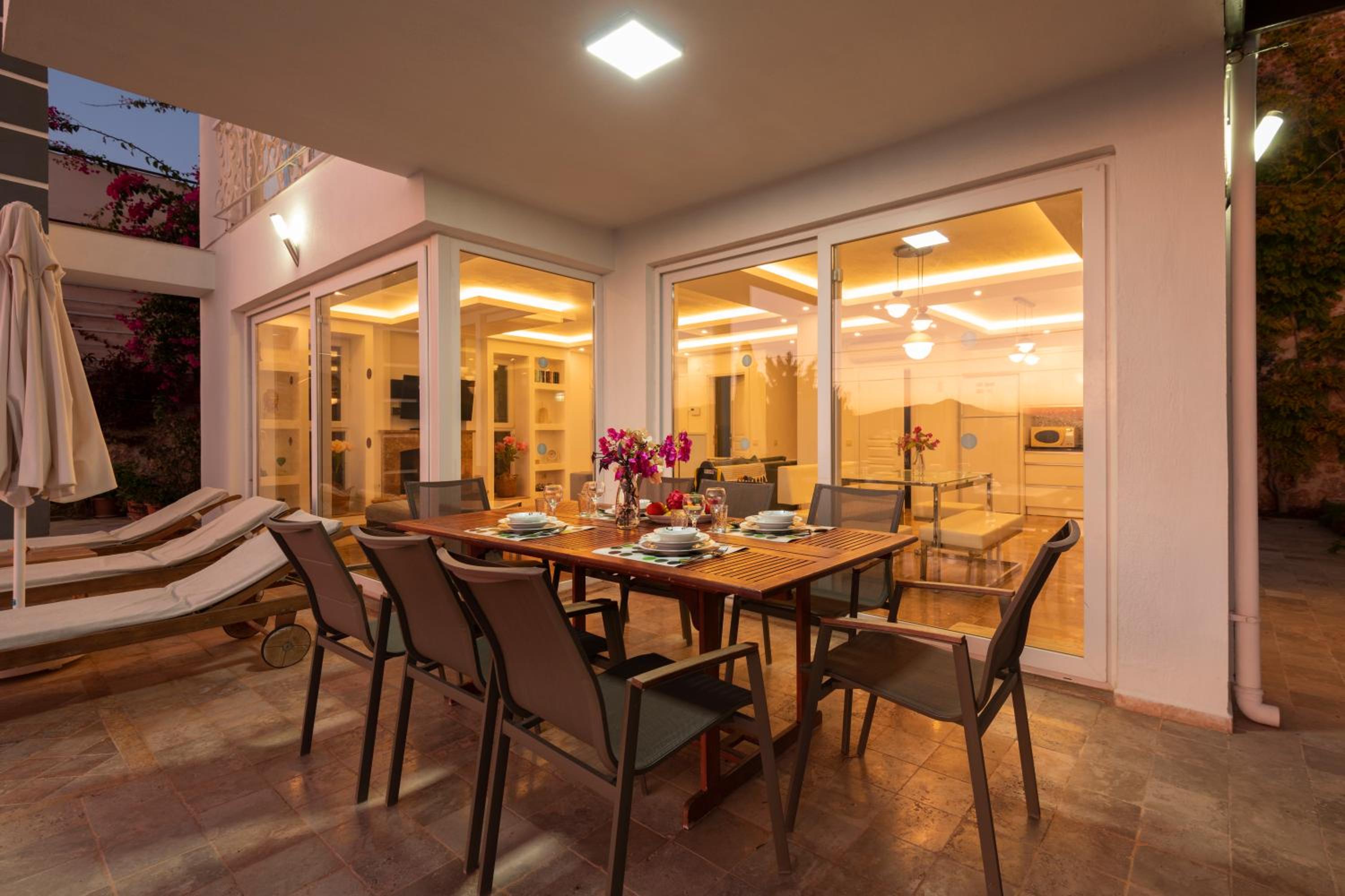 Villa photo 2
