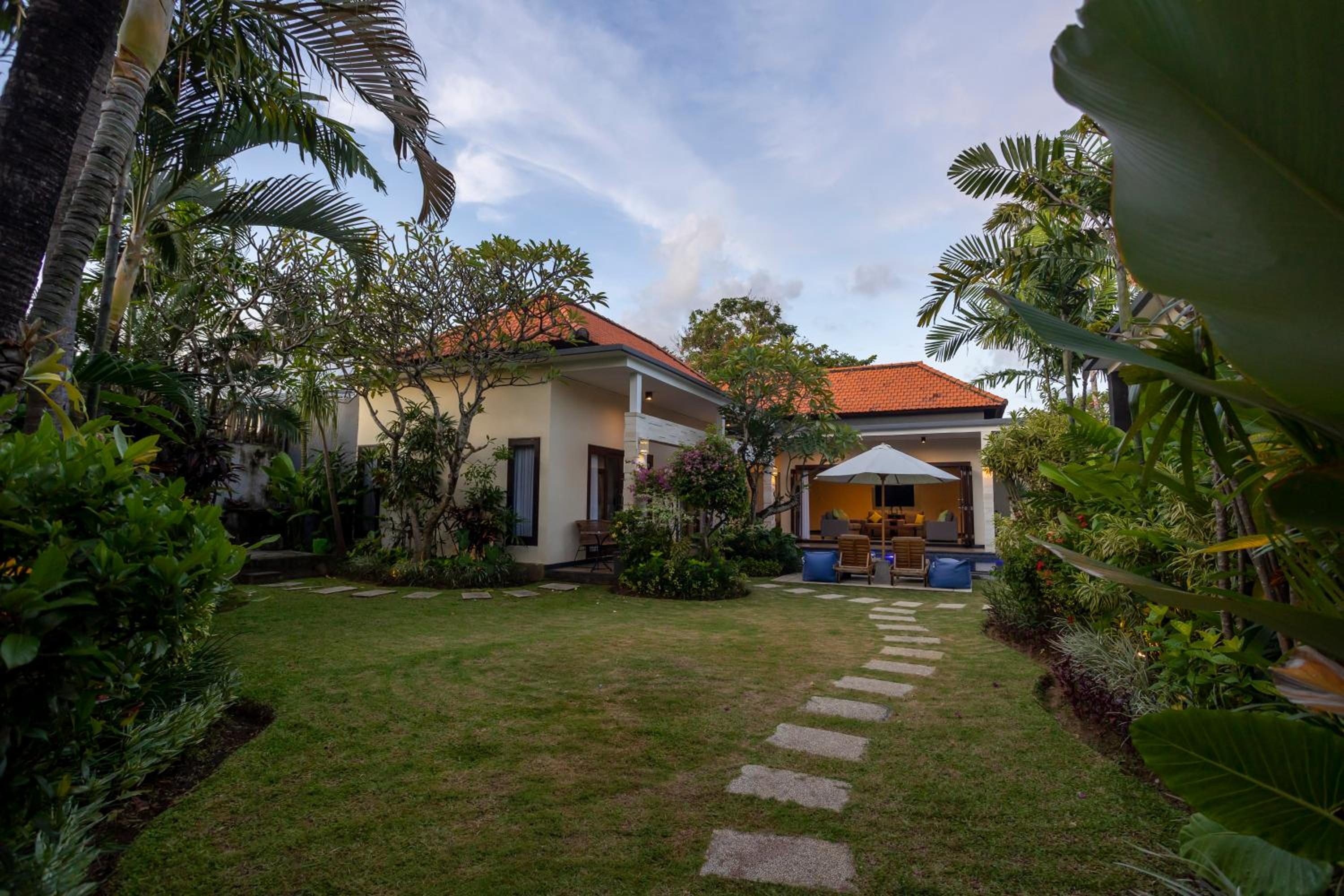 Three-Bedroom Villa - Photo 32