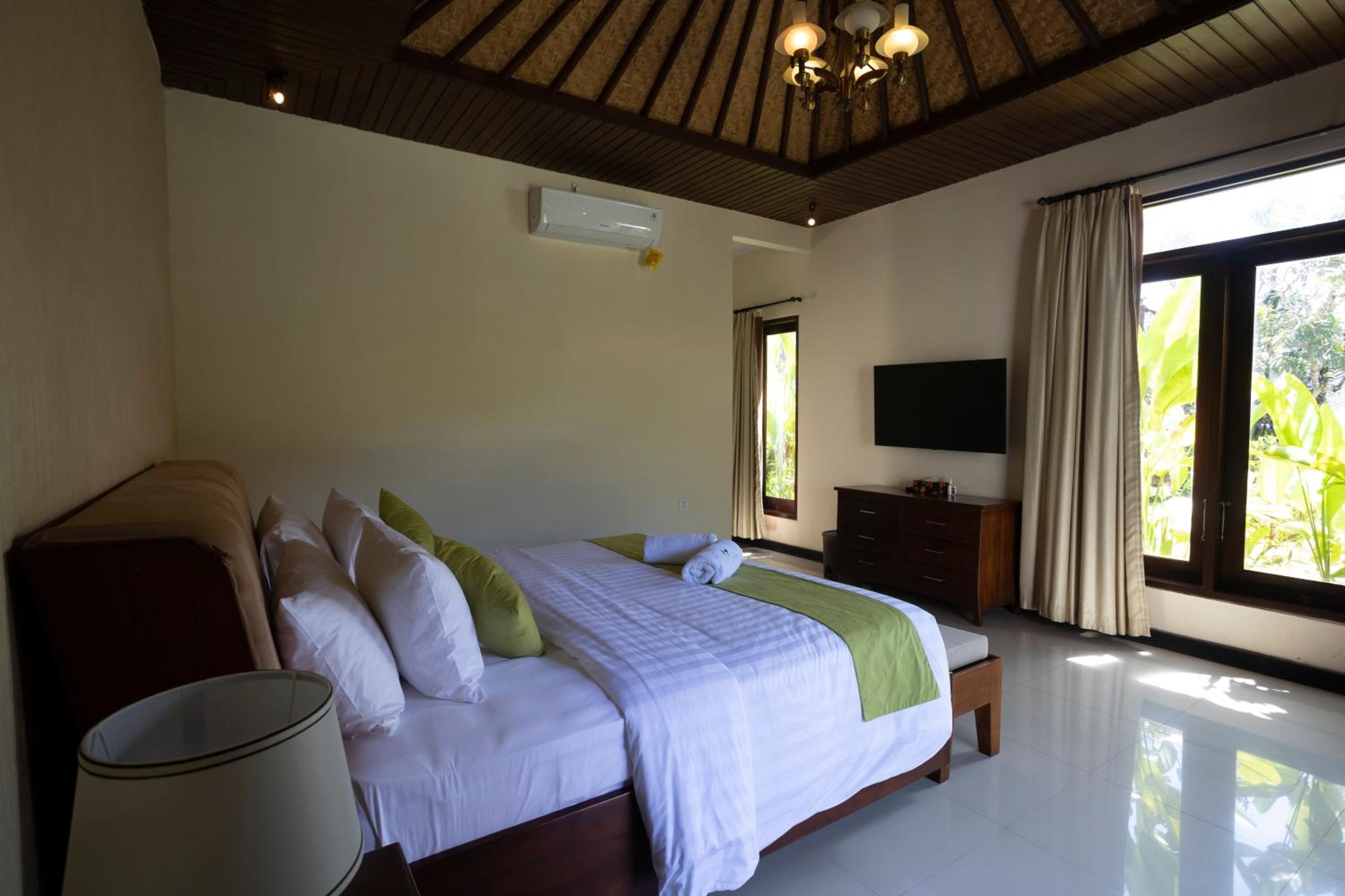 Three-Bedroom Villa - Photo 25