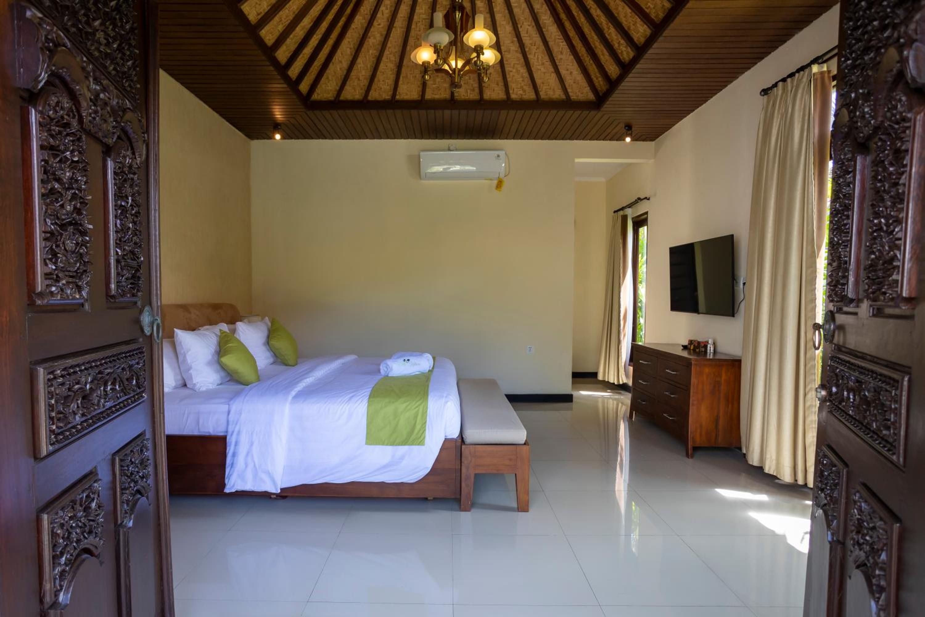 Three-Bedroom Villa - Photo 4